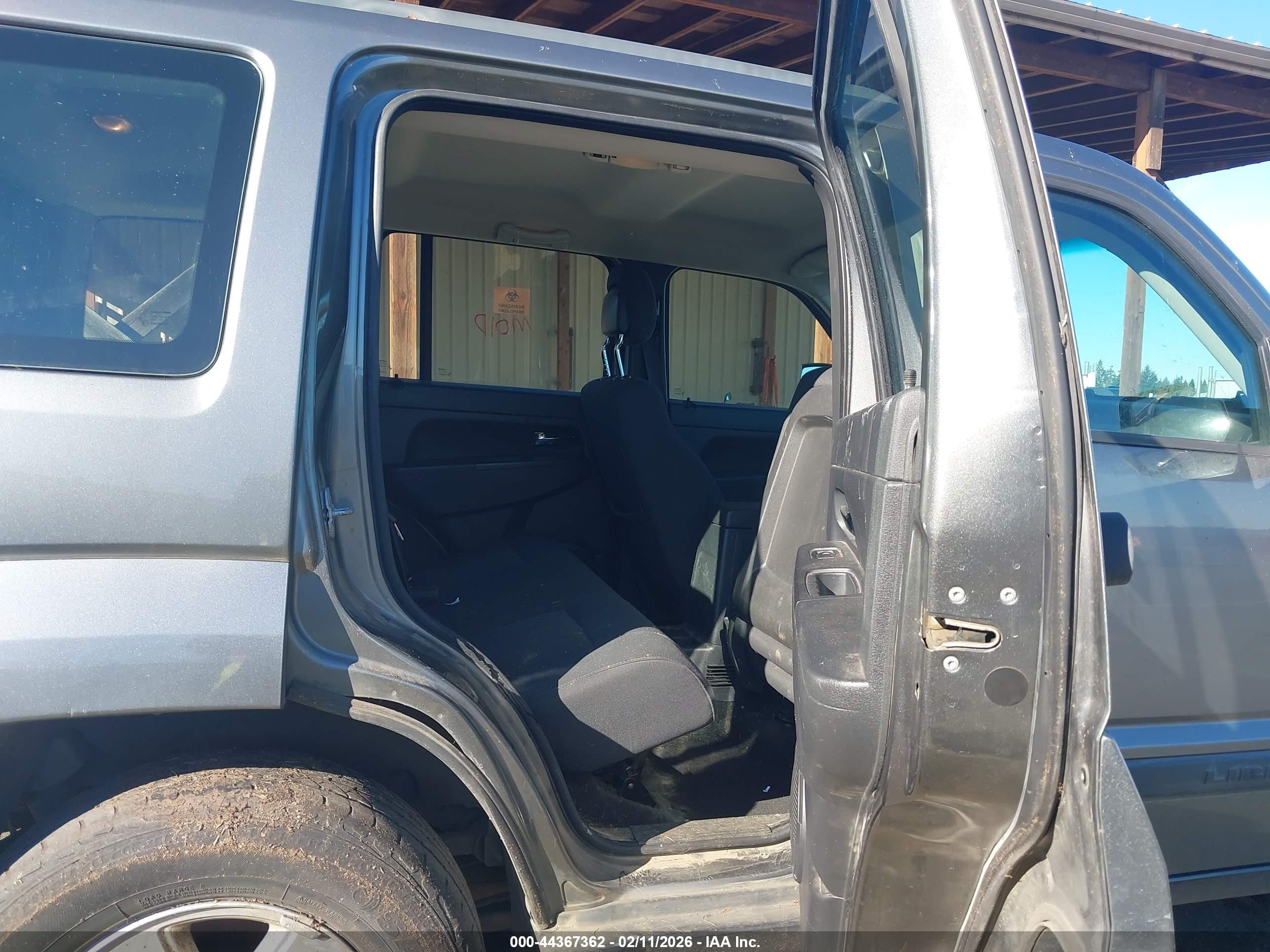 JEEP LIBERTY image 8