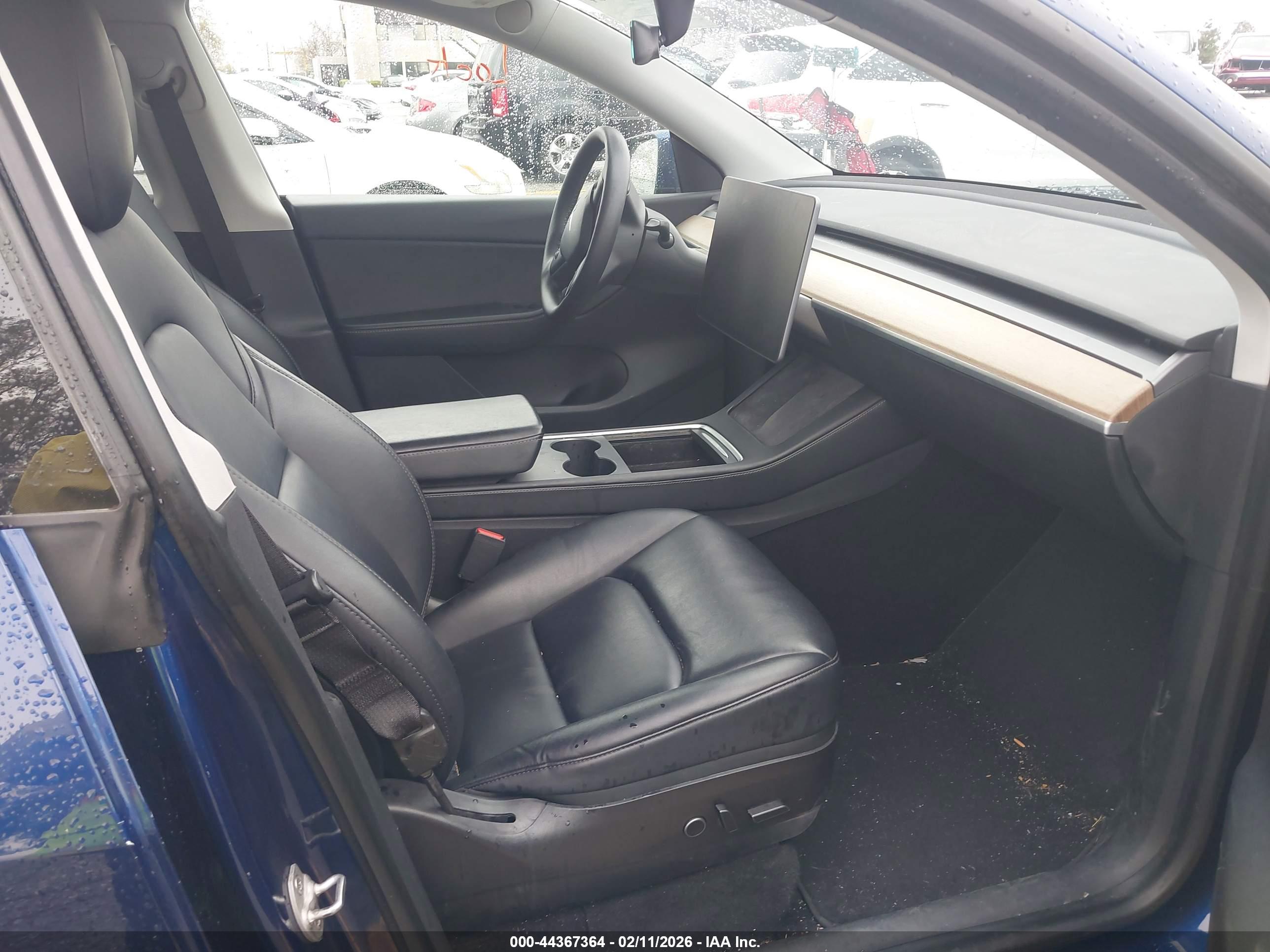 TESLA MODEL image 5