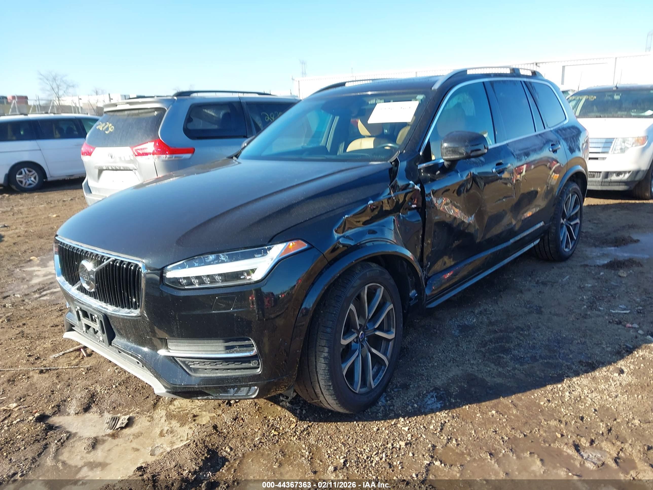 VOLVO XC90 image 2