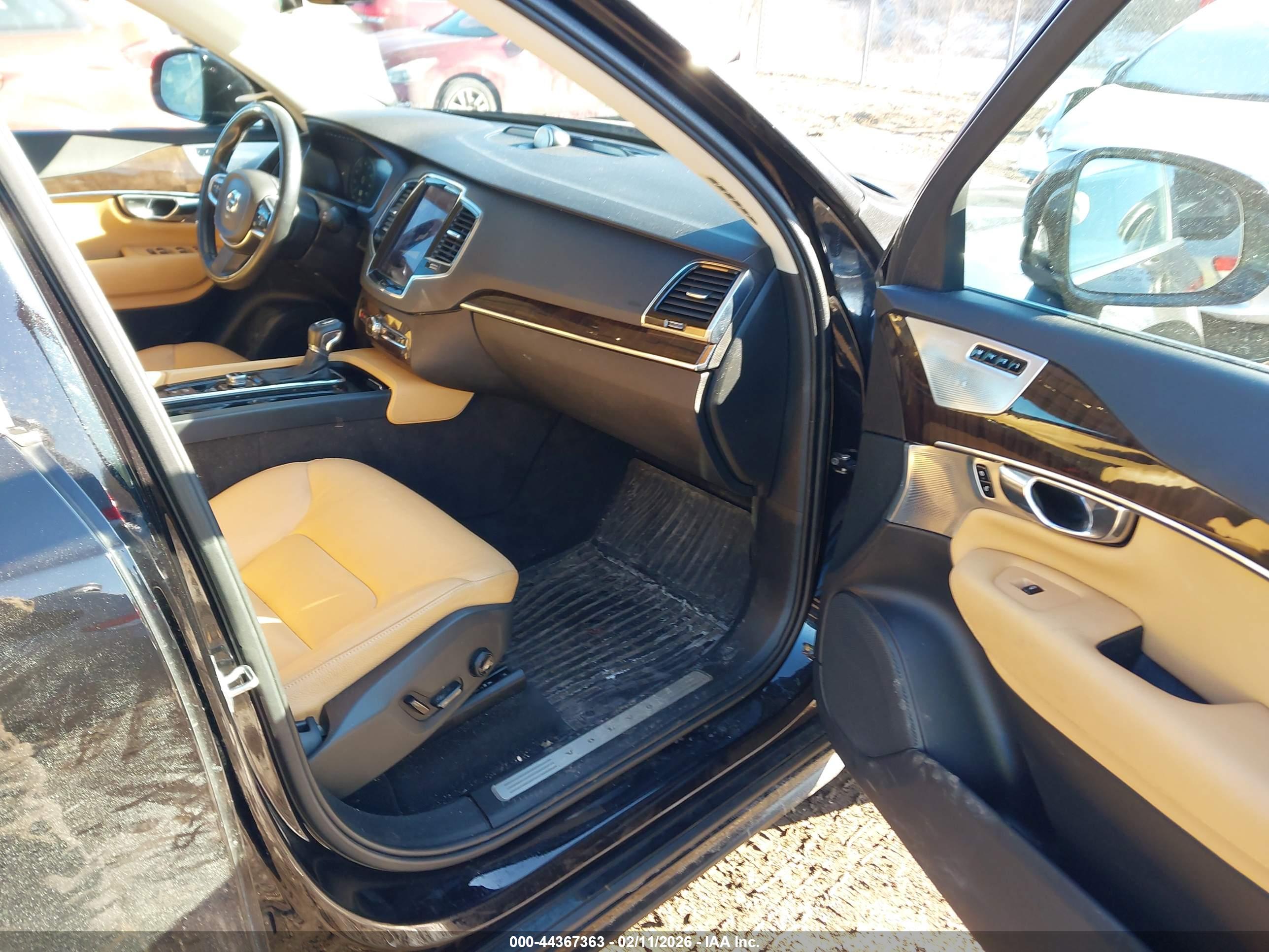 VOLVO XC90 image 5
