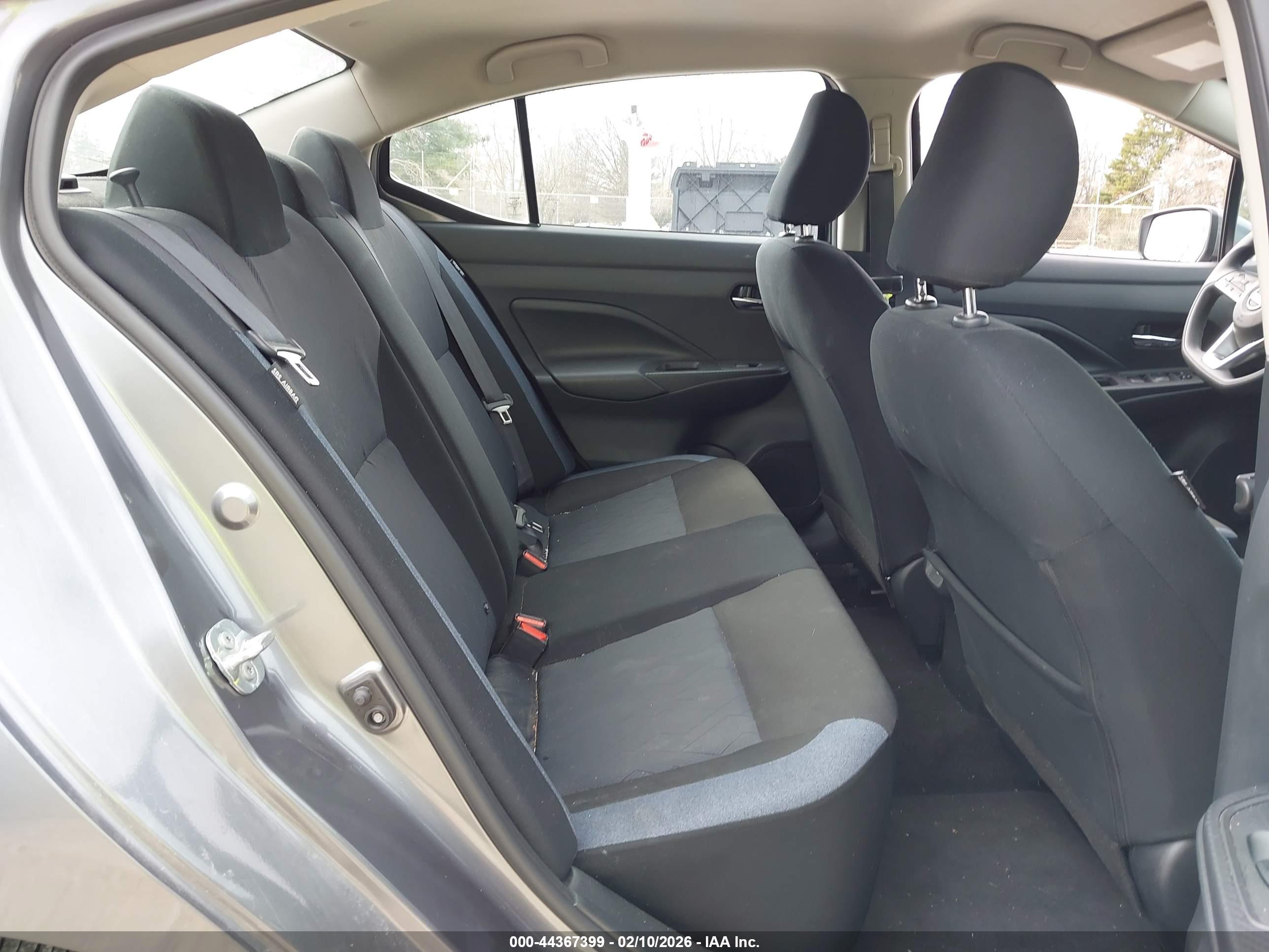 NISSAN VERSA image 8
