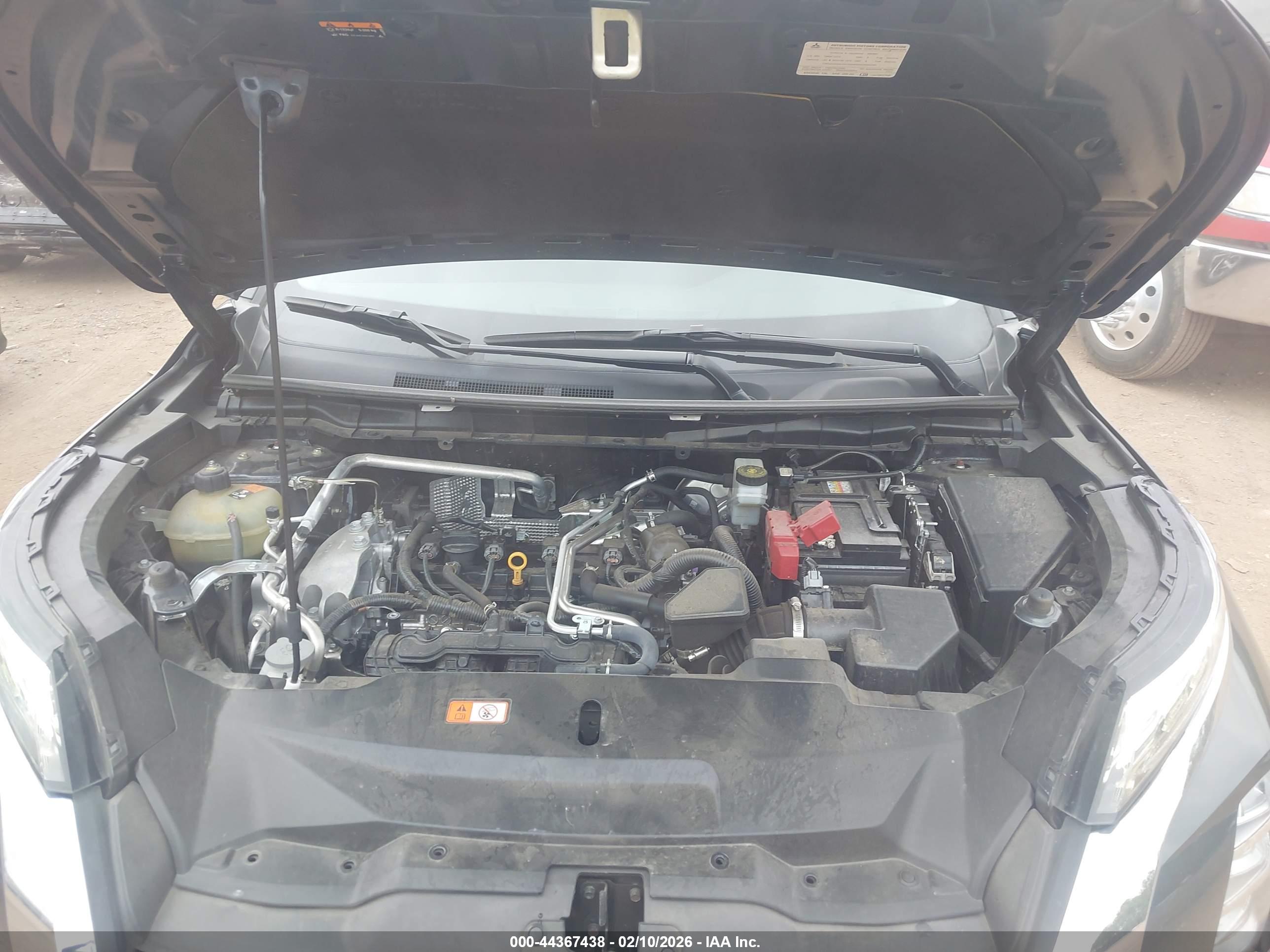 MITSUBISHI OUTLANDER image 10