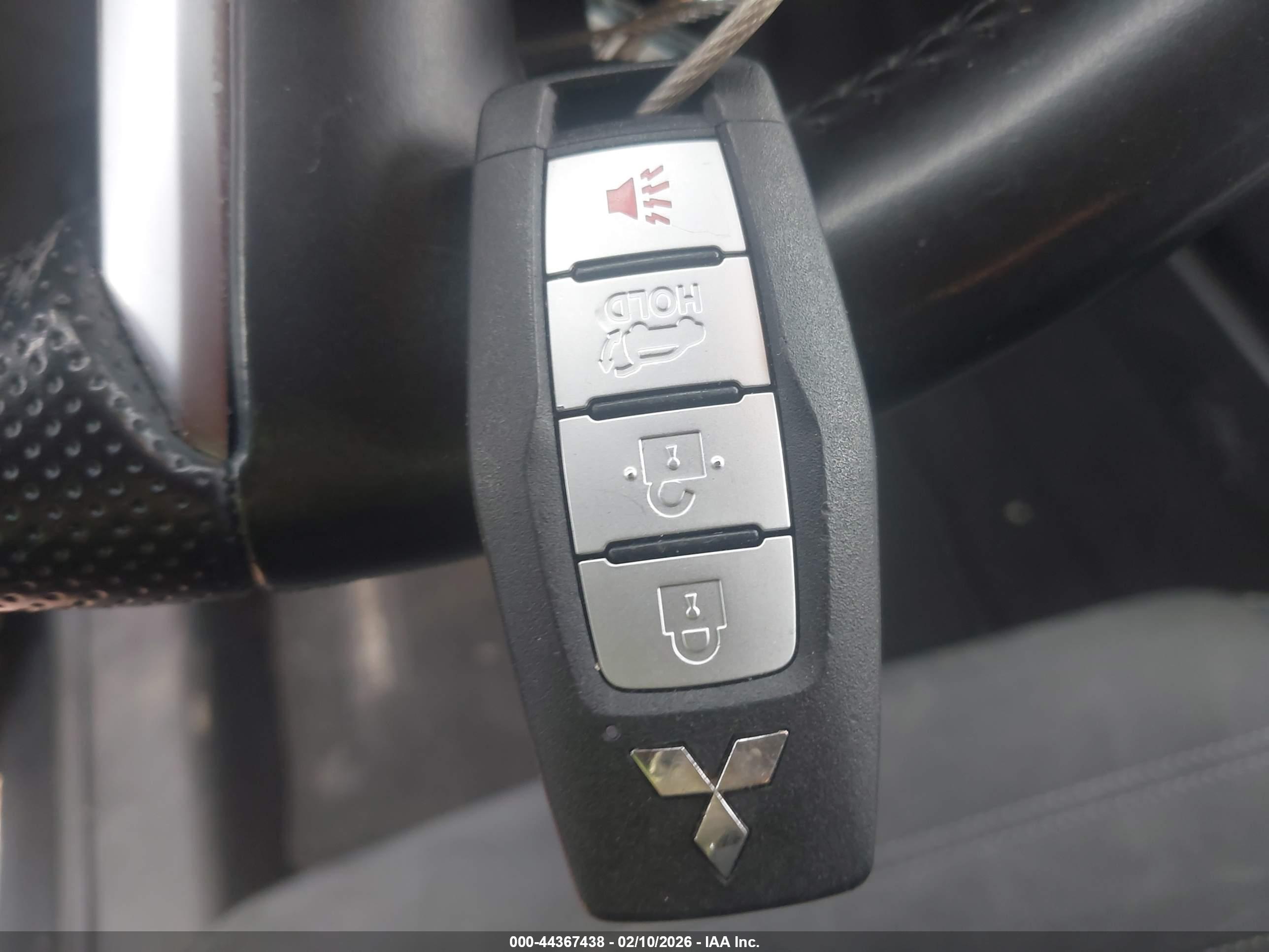 MITSUBISHI OUTLANDER image 11