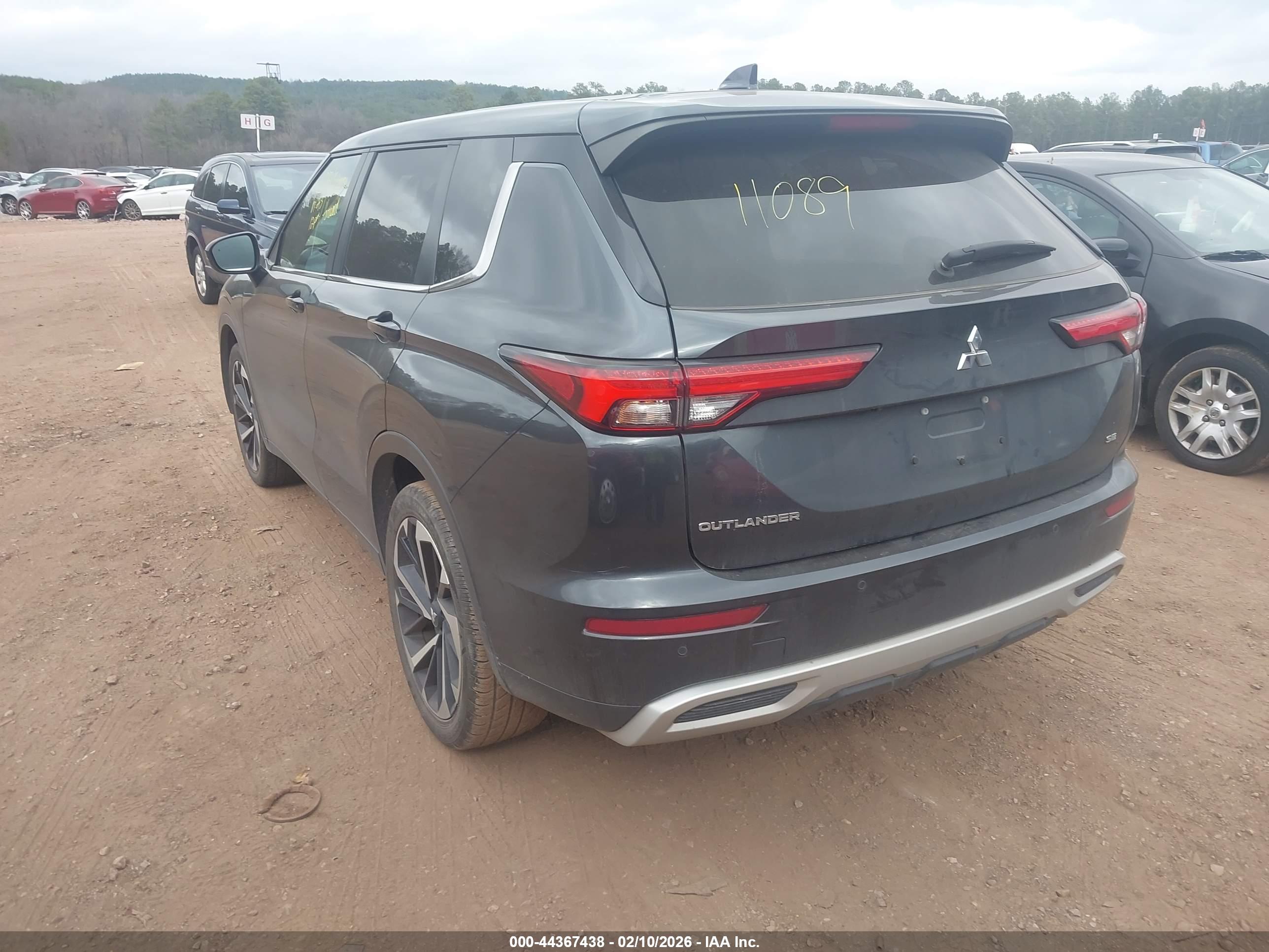 MITSUBISHI OUTLANDER image 3