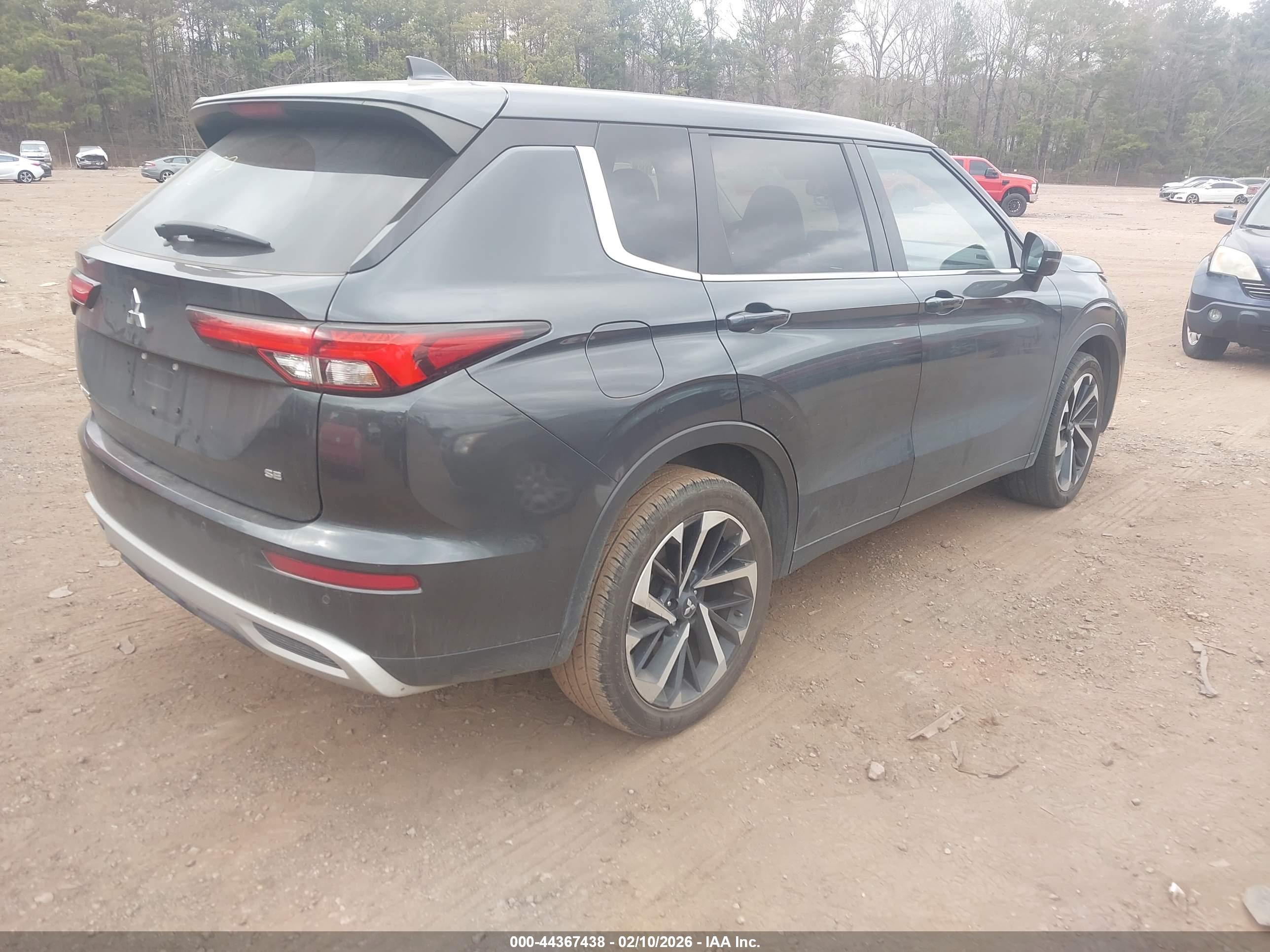 MITSUBISHI OUTLANDER image 4
