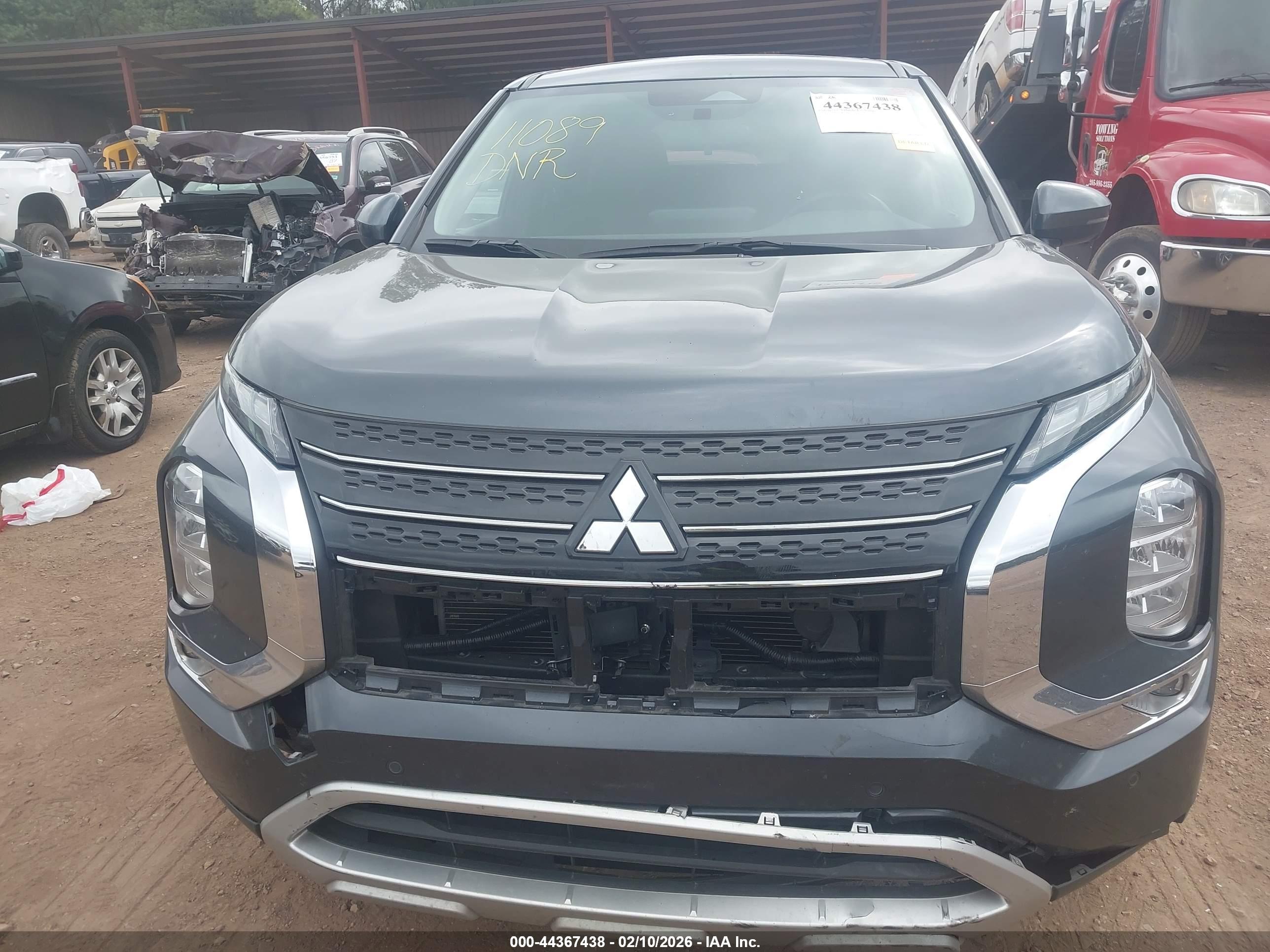 MITSUBISHI OUTLANDER image 6