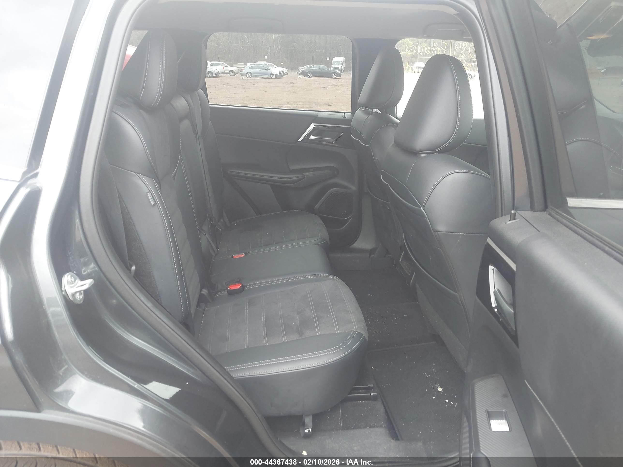 MITSUBISHI OUTLANDER image 8