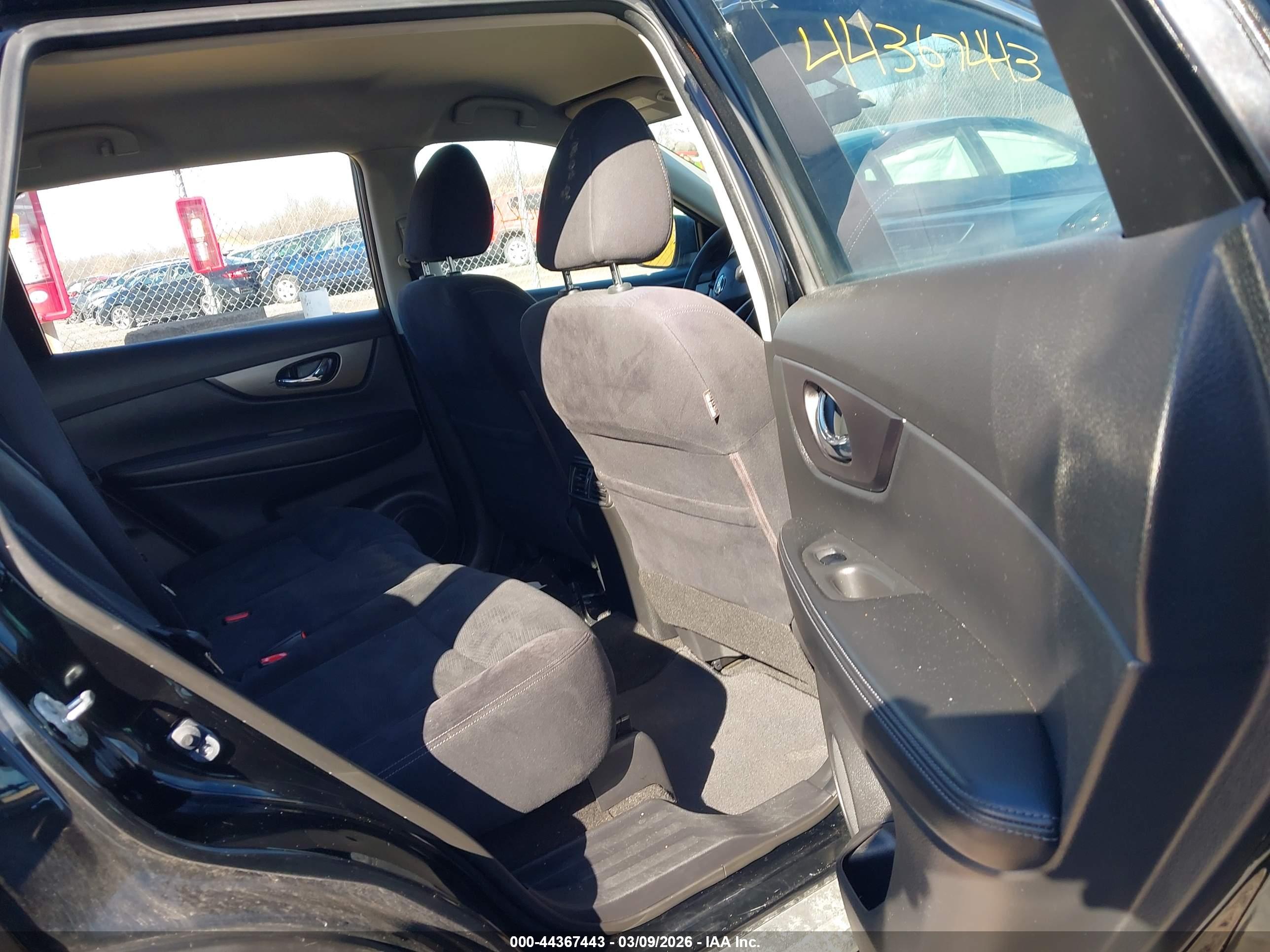 NISSAN ROGUE image 8