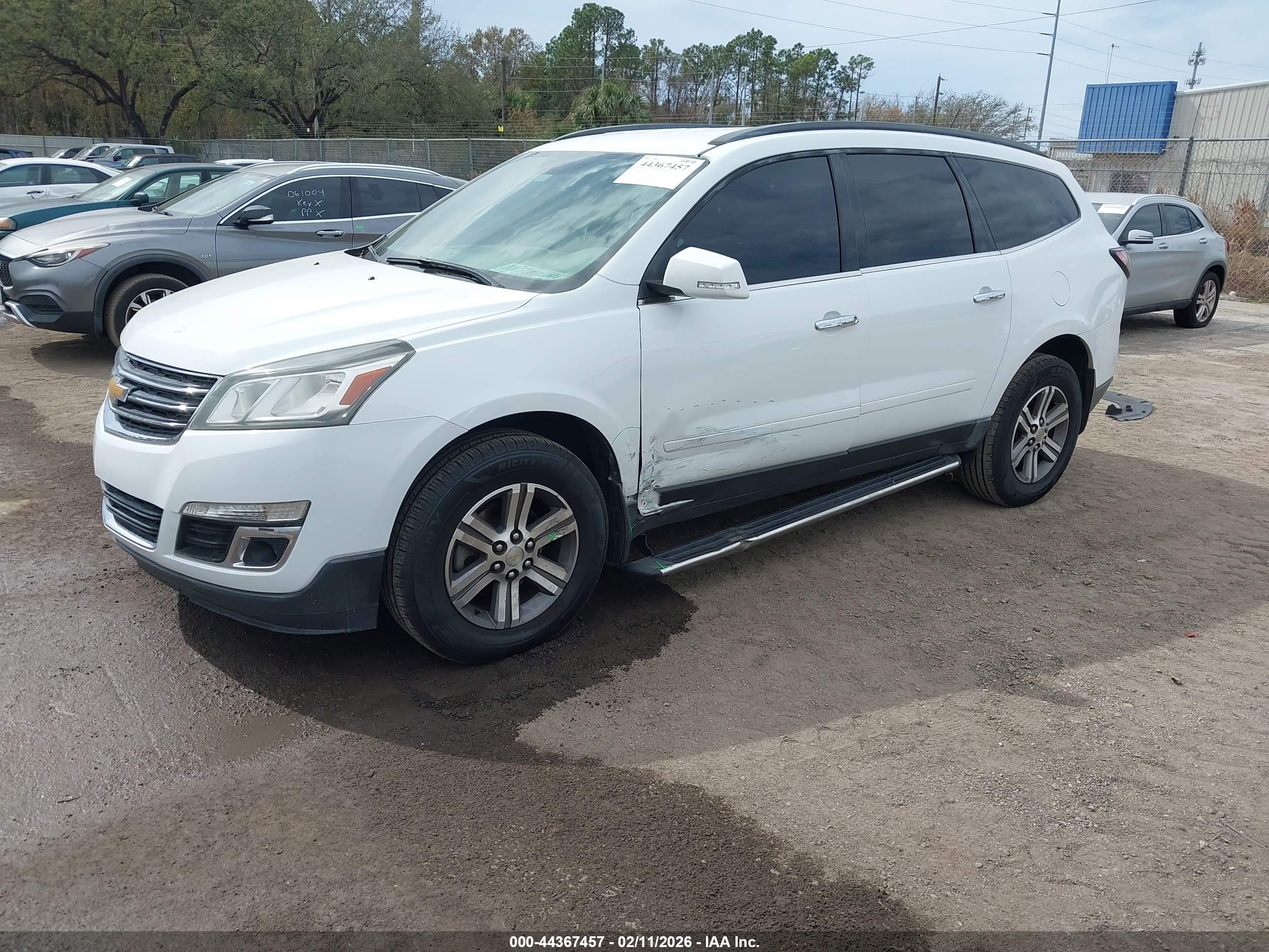 CHEVROLET TRAVERSE image 2