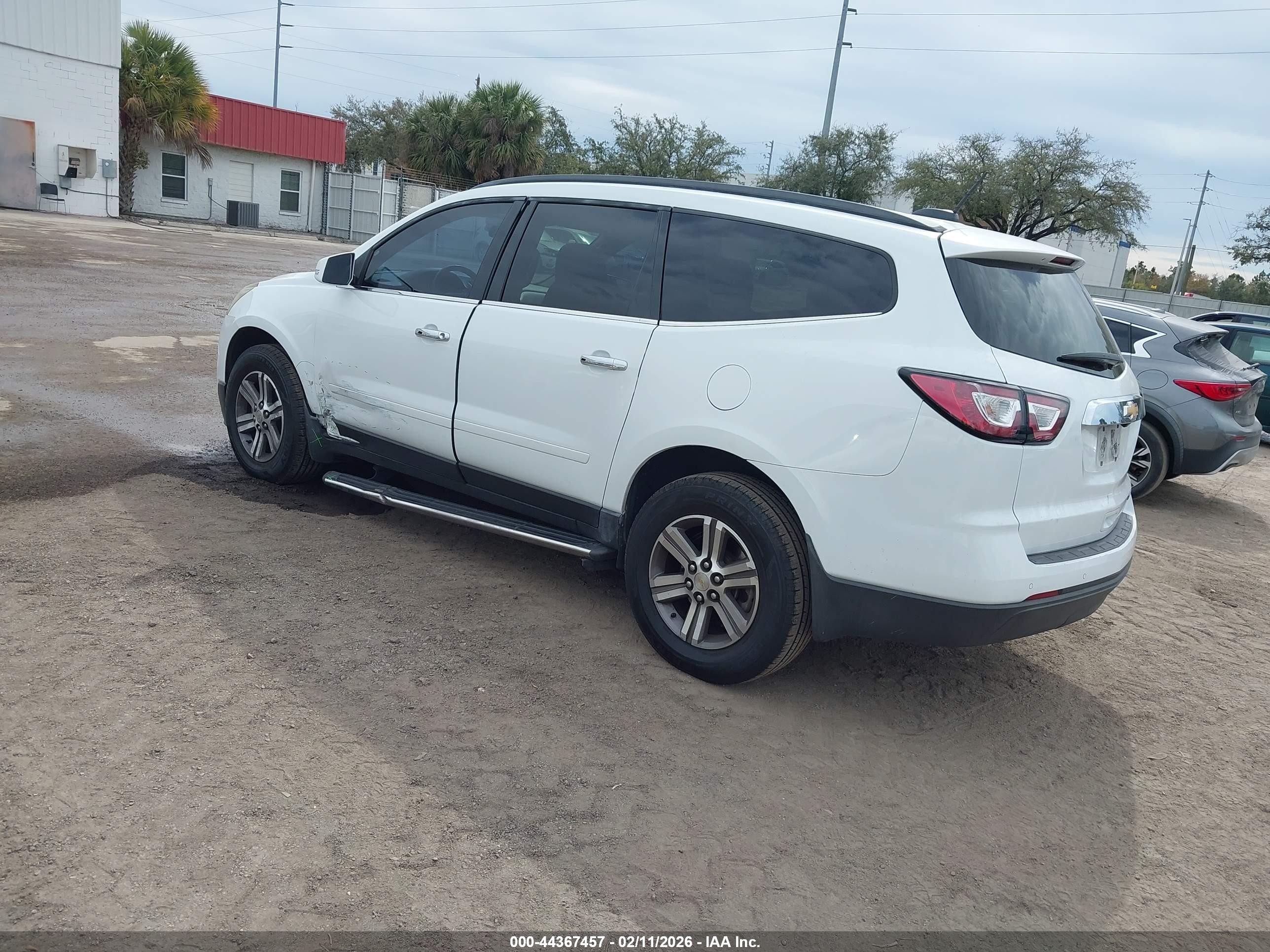 CHEVROLET TRAVERSE image 3