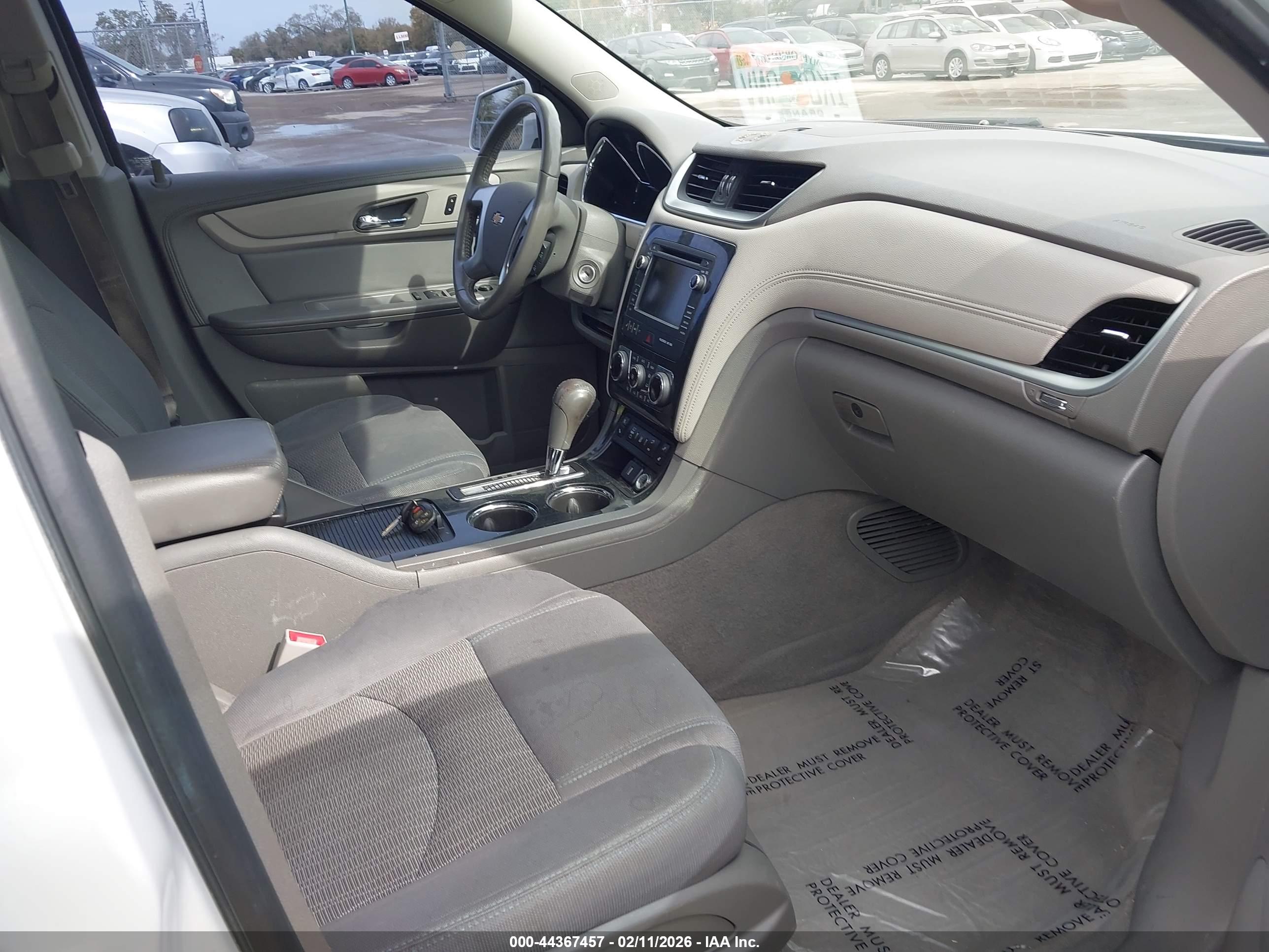 CHEVROLET TRAVERSE image 5