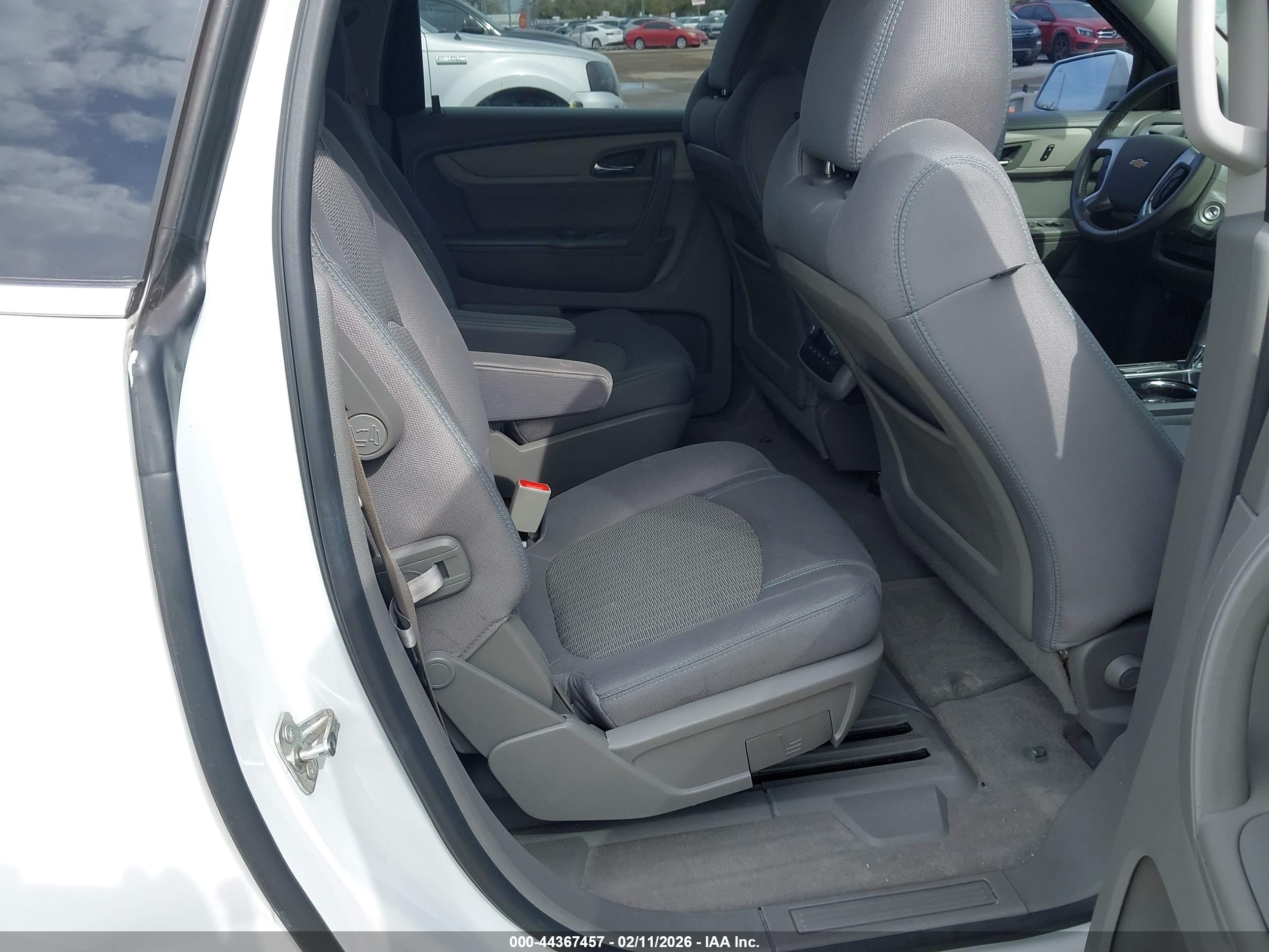 CHEVROLET TRAVERSE image 8