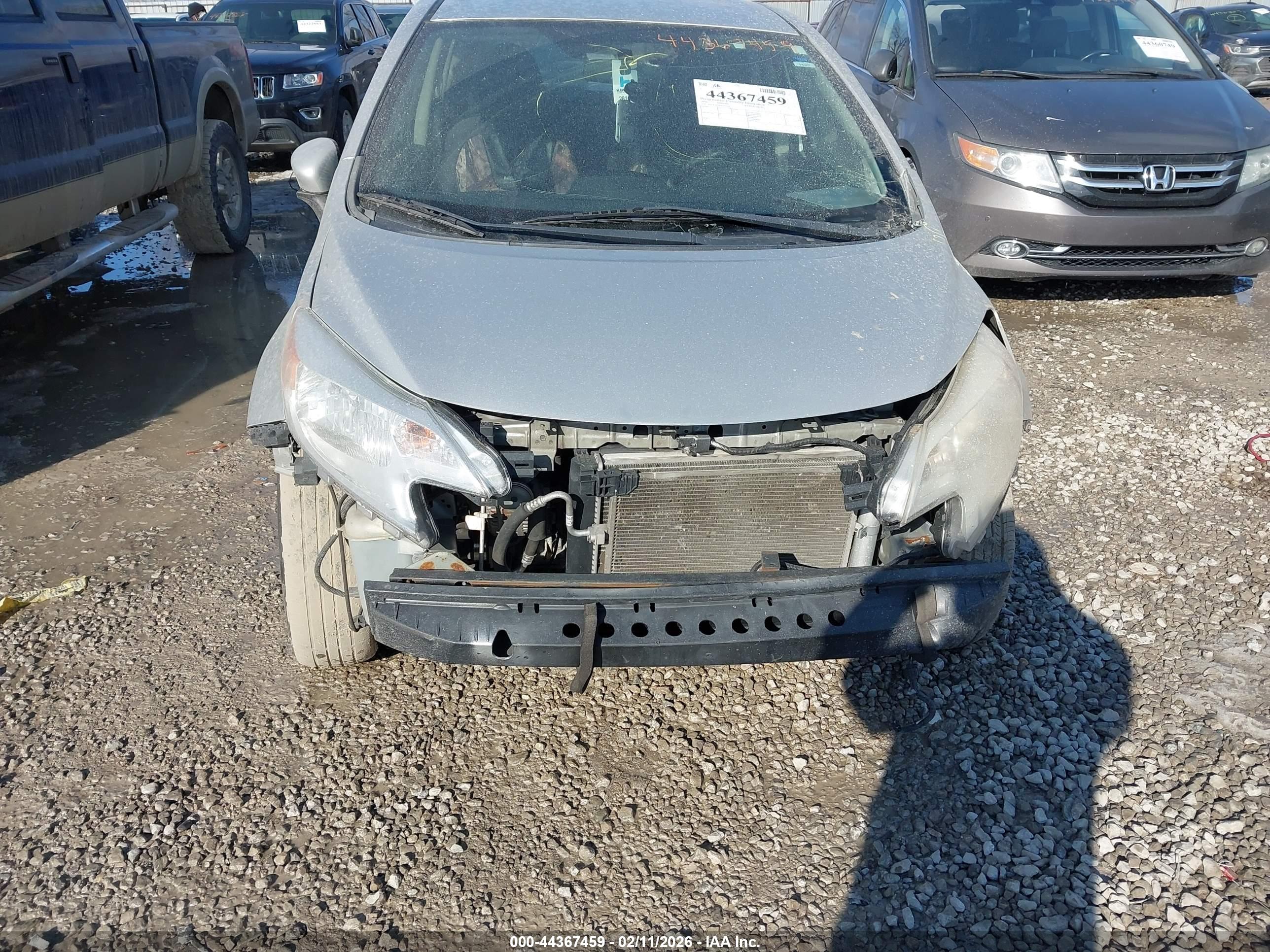 NISSAN VERSA image 6