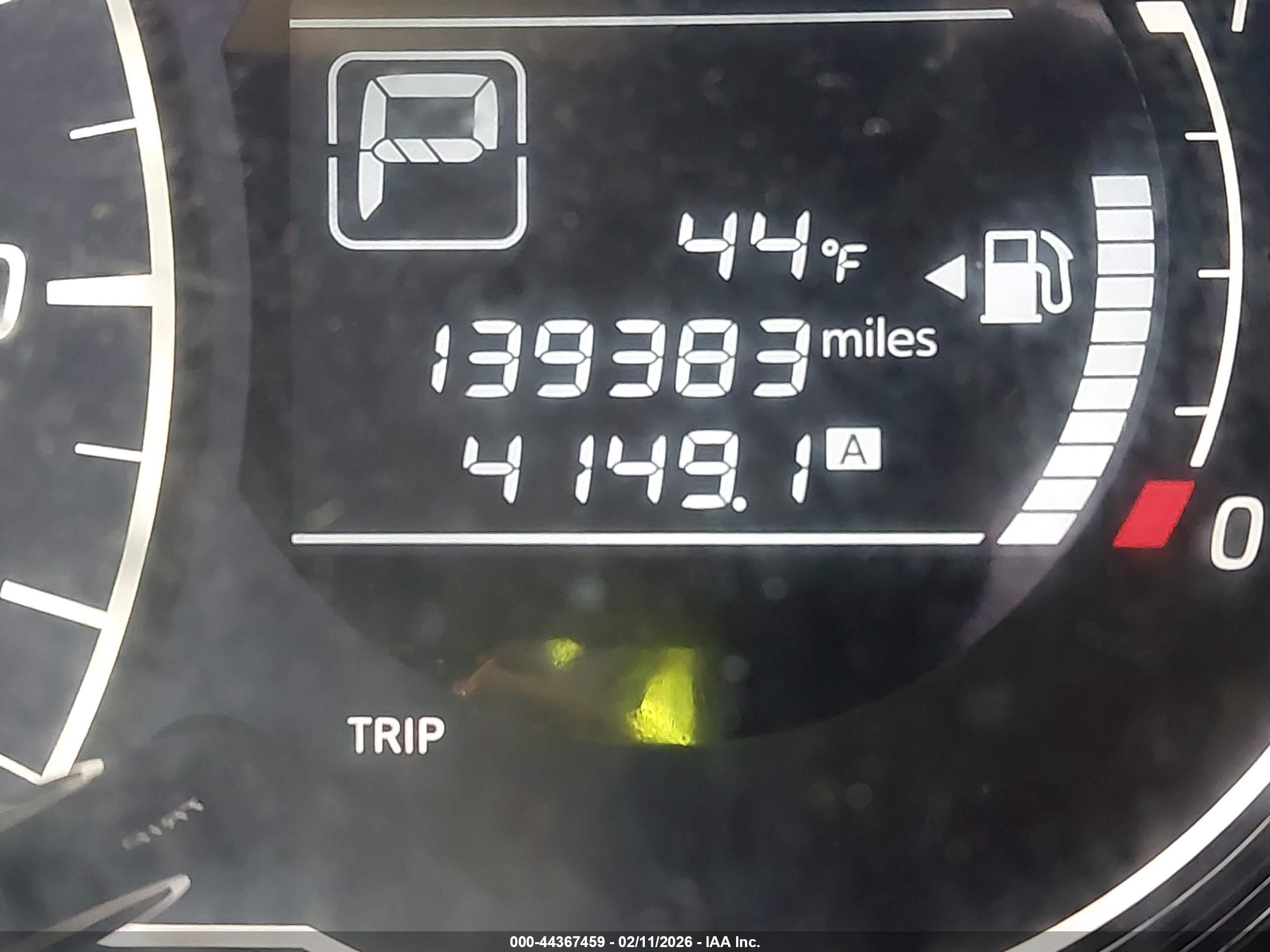 NISSAN VERSA image 7
