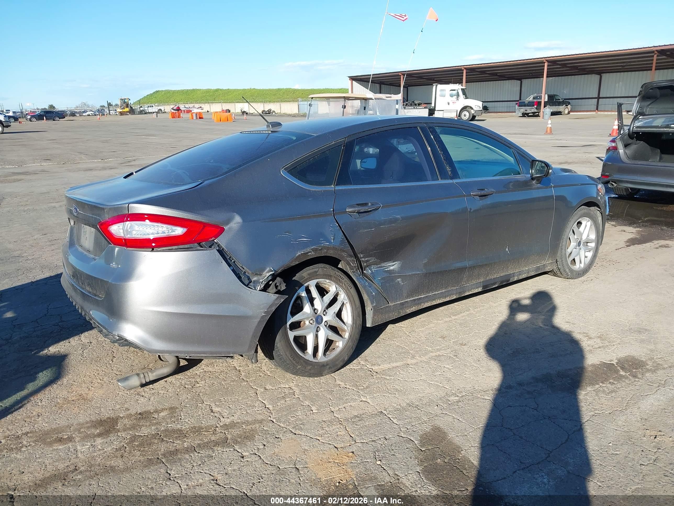 FORD FUSION image 4
