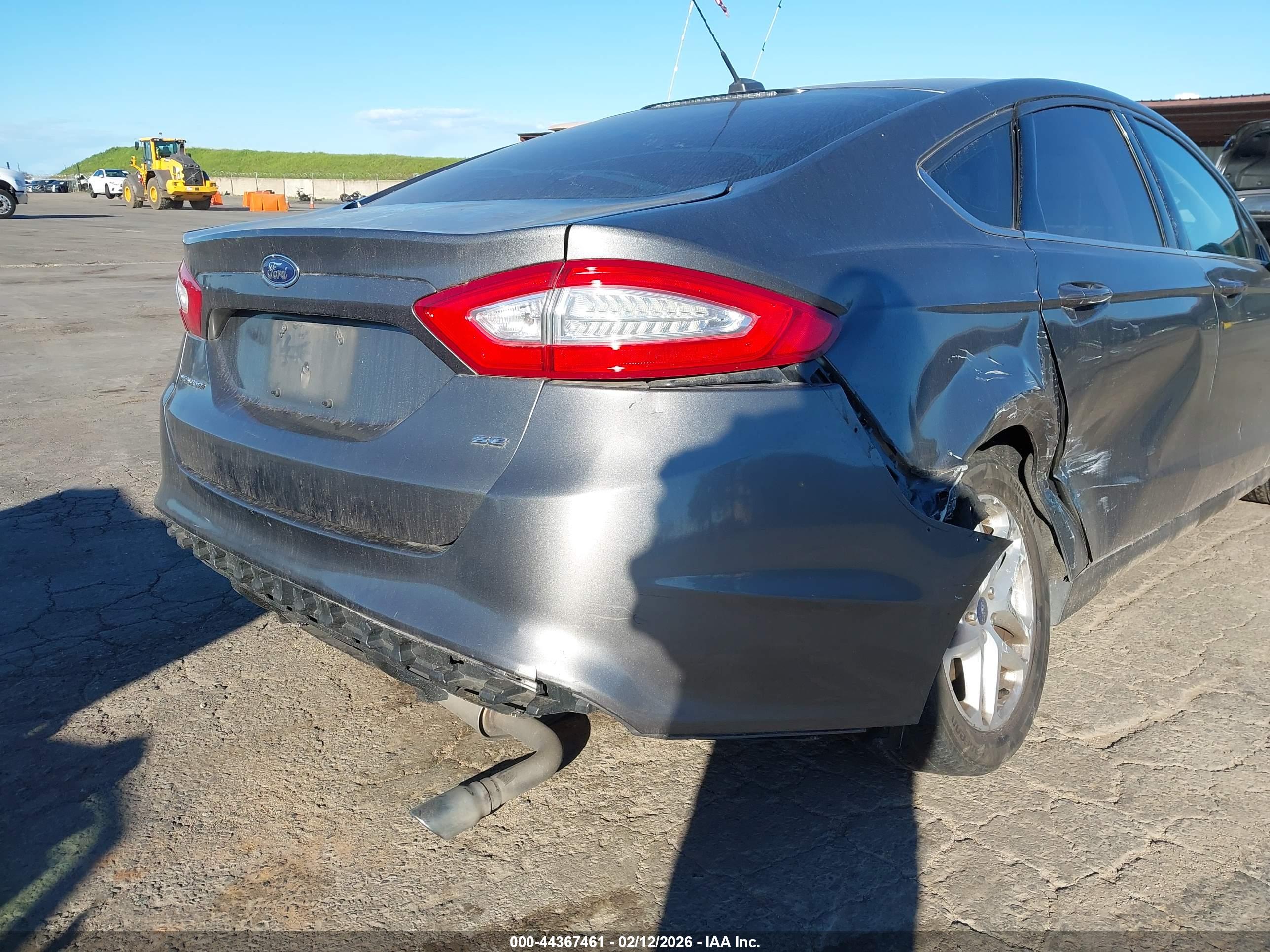 FORD FUSION image 6