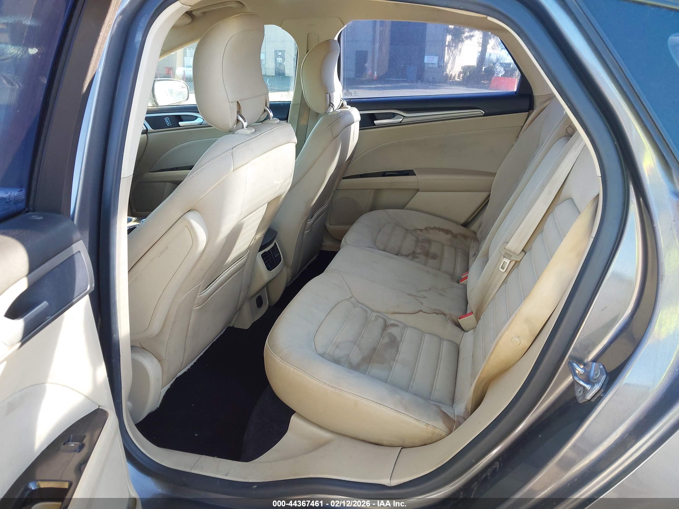 FORD FUSION image 8