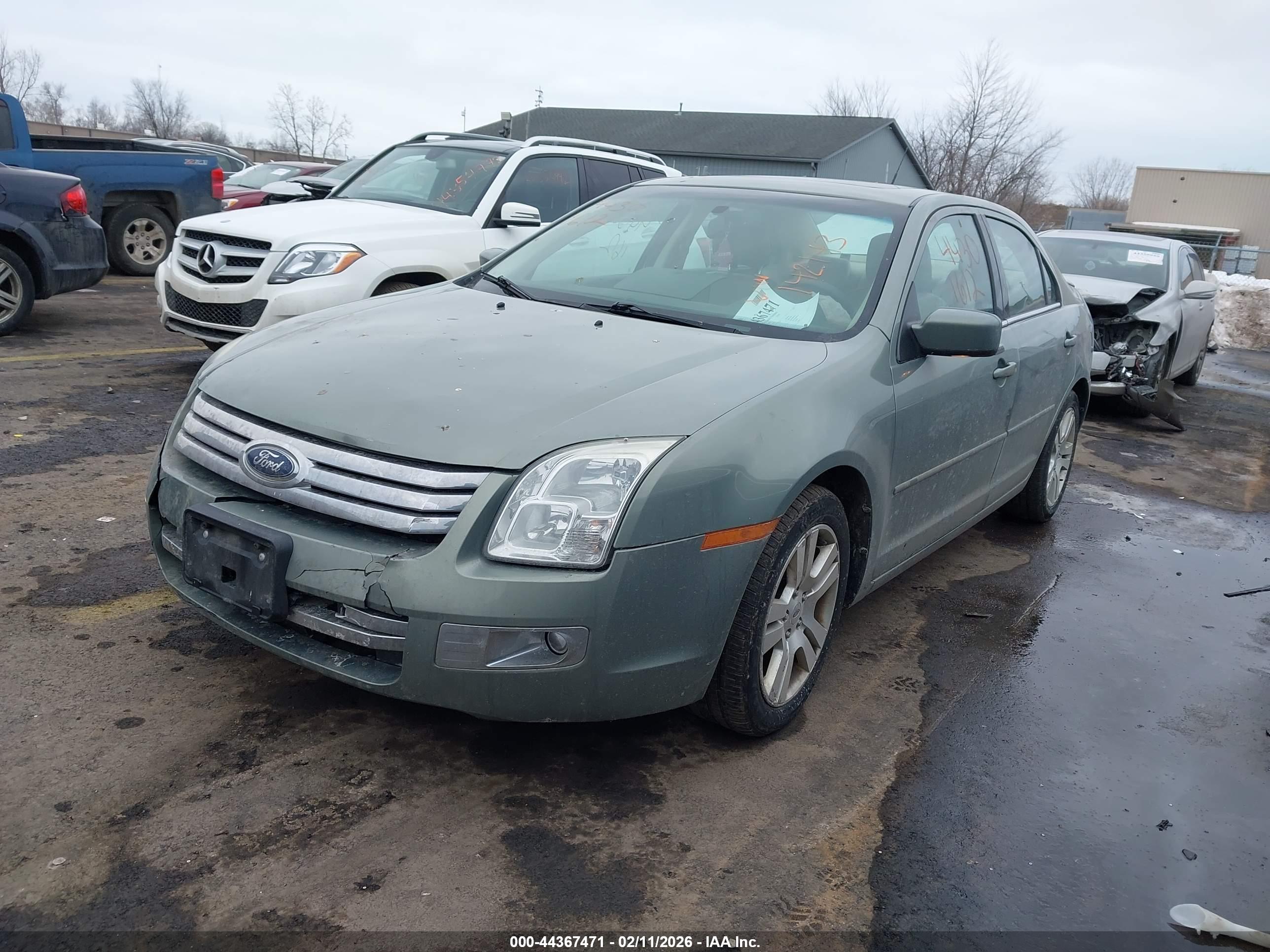 FORD FUSION image 2