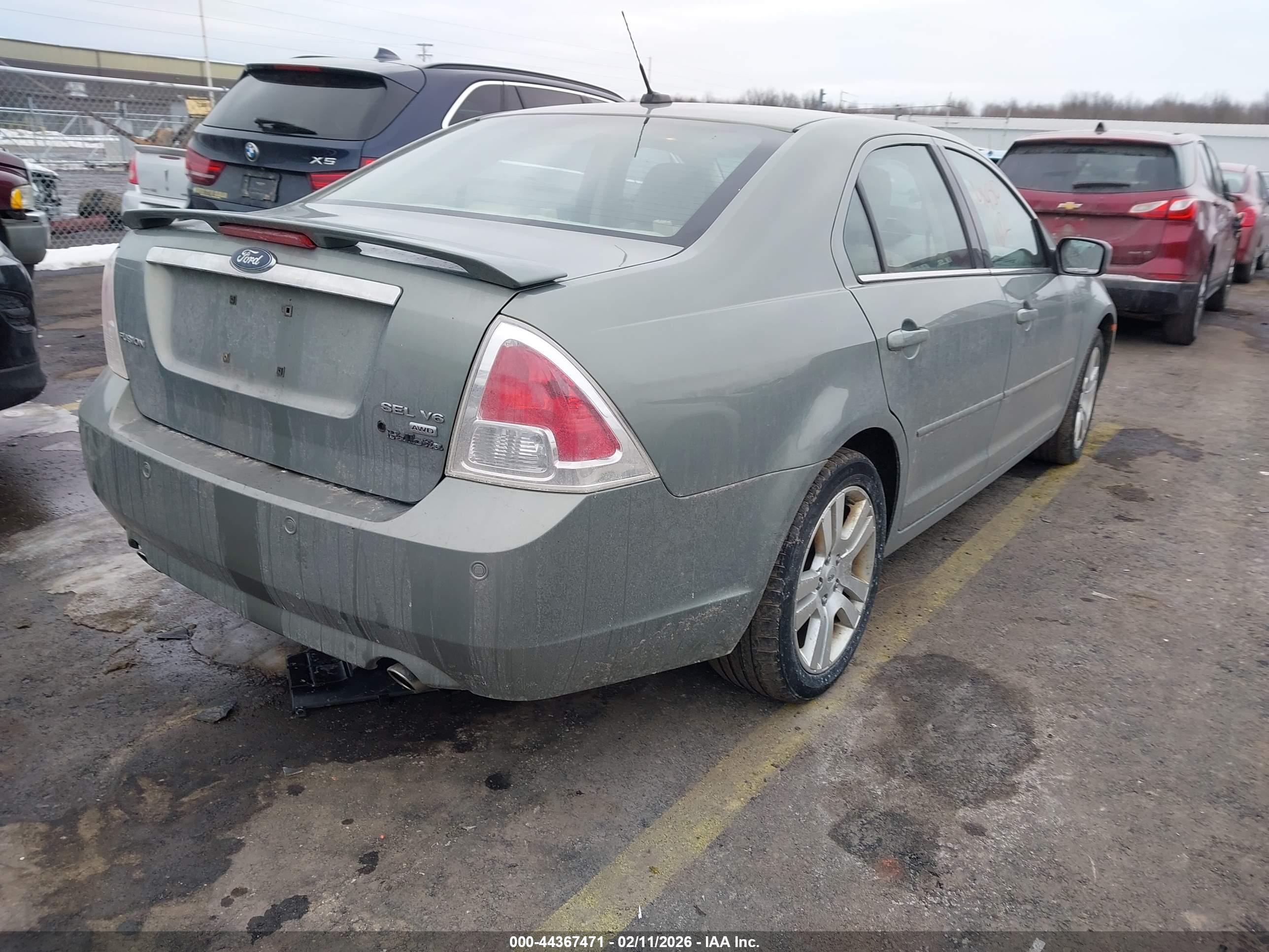 FORD FUSION image 4