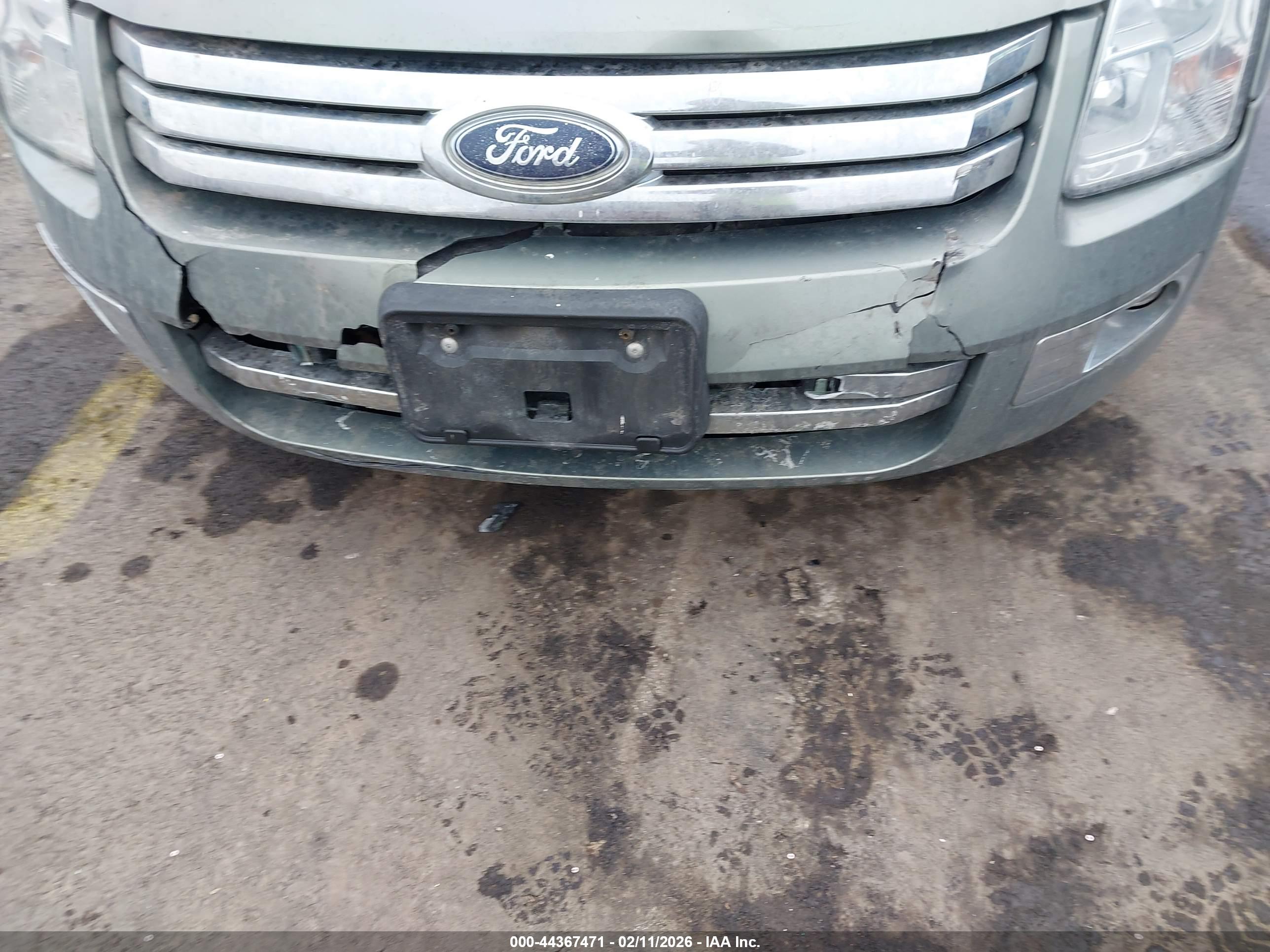 FORD FUSION image 6