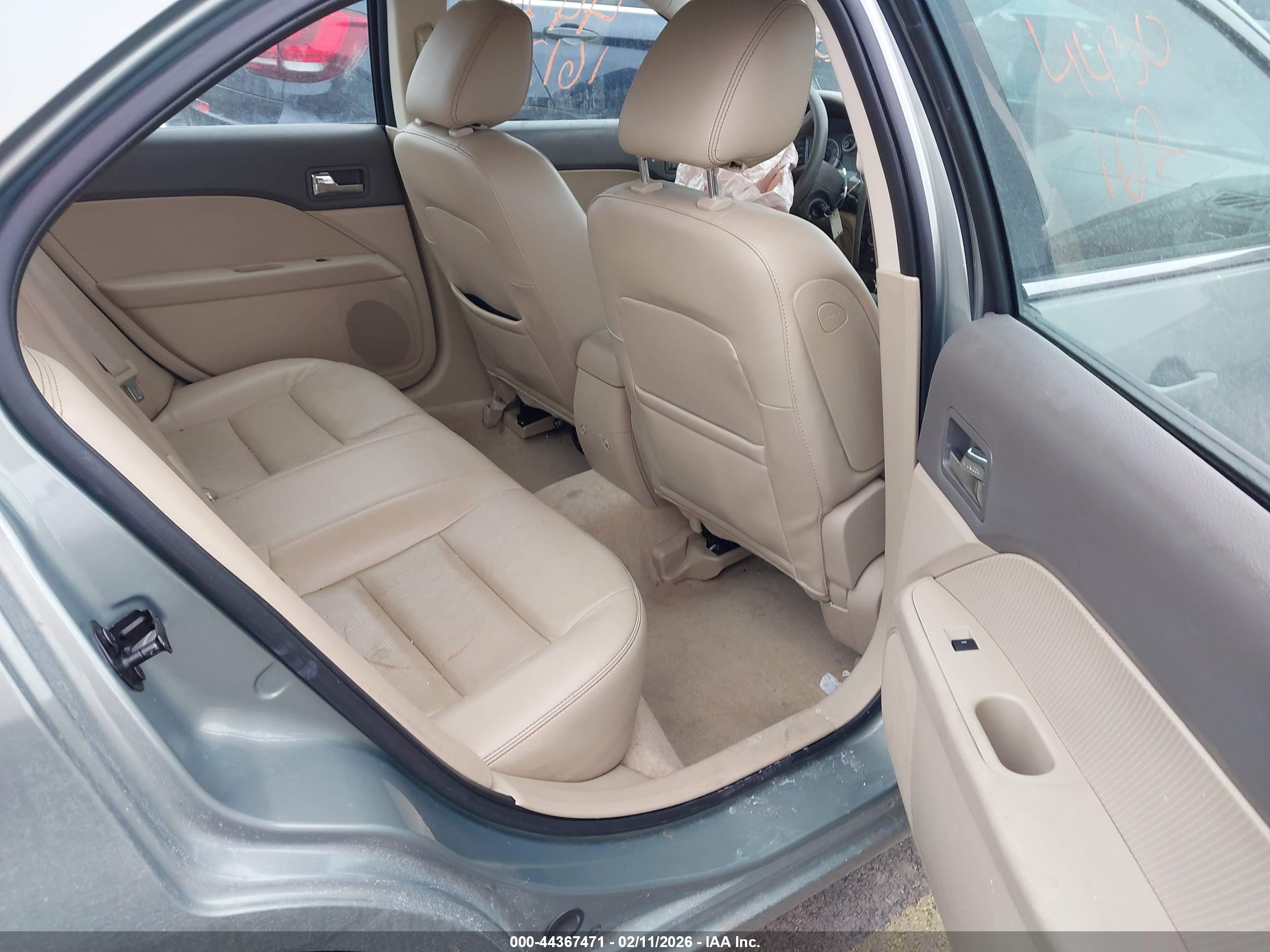 FORD FUSION image 8