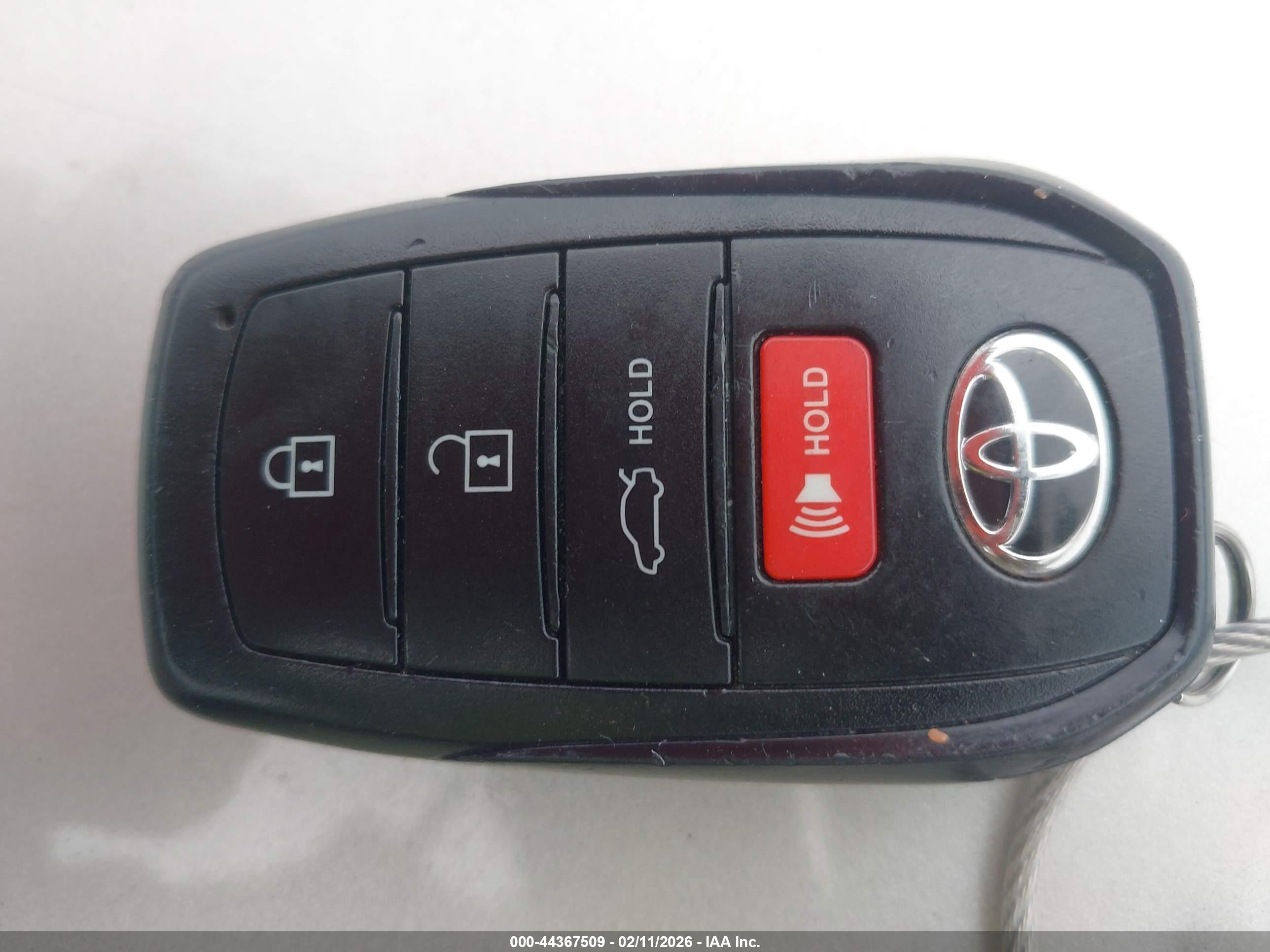 TOYOTA CAMRY image 11
