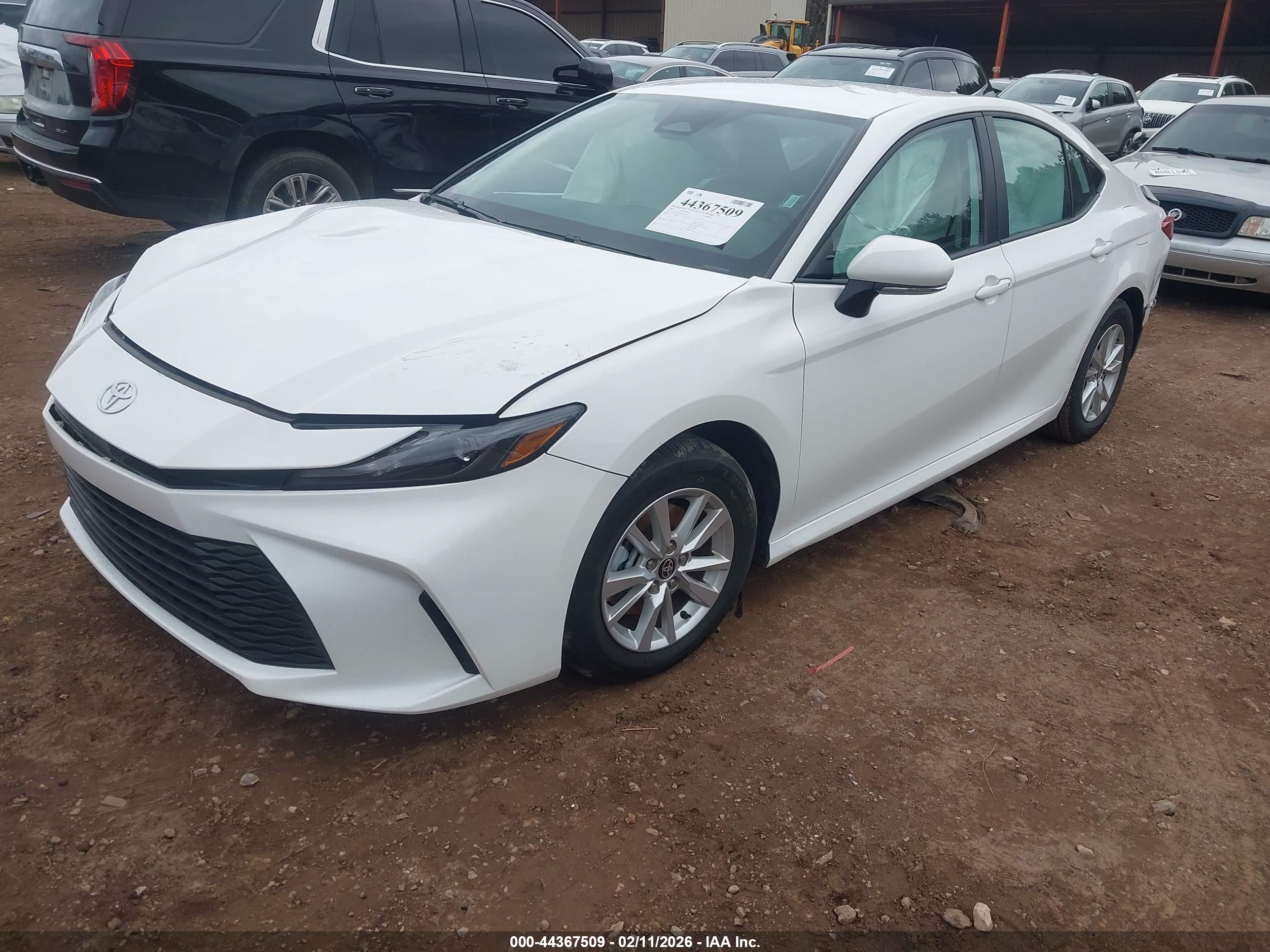 TOYOTA CAMRY image 2
