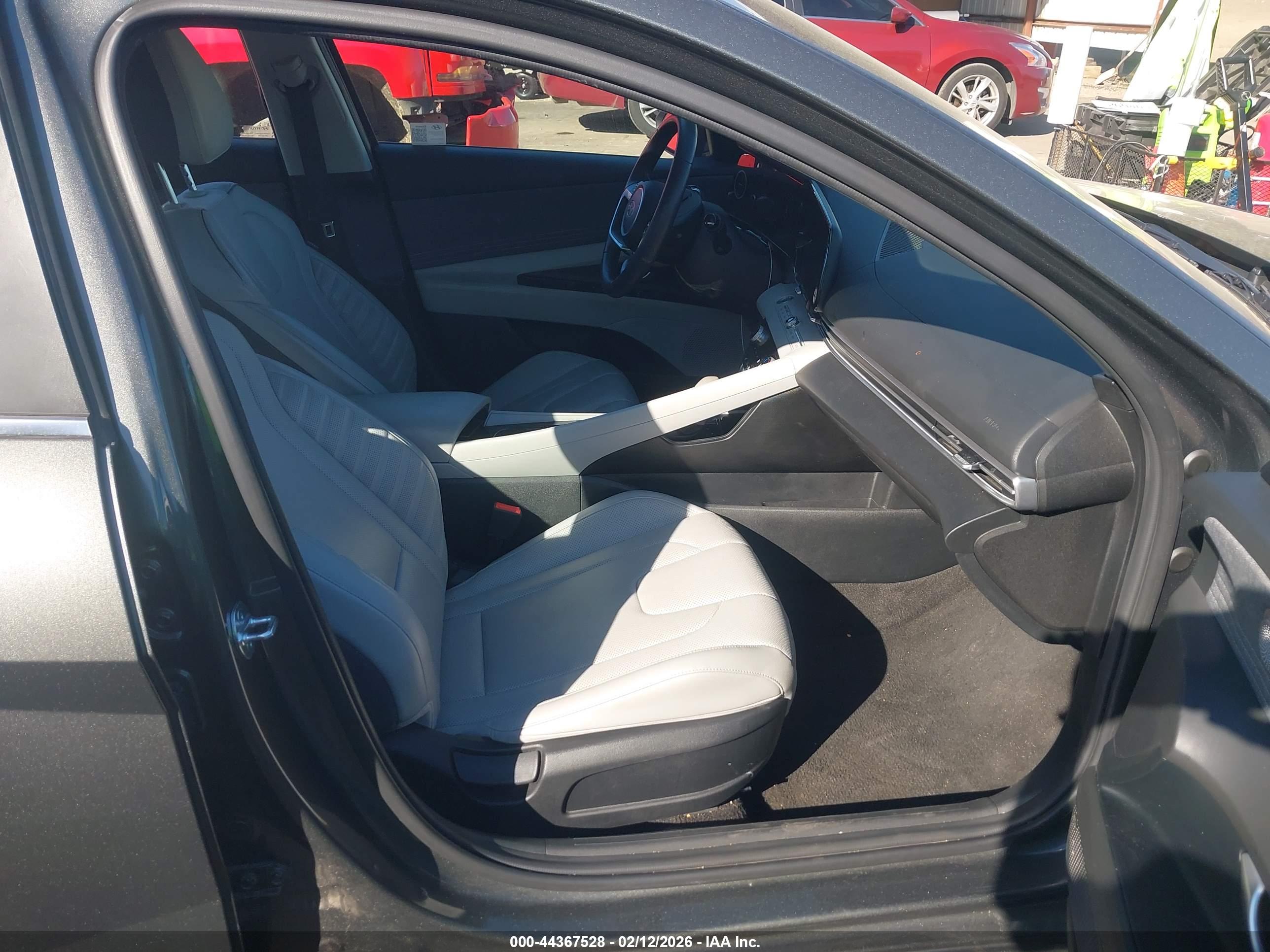 HYUNDAI ELANTRA image 5