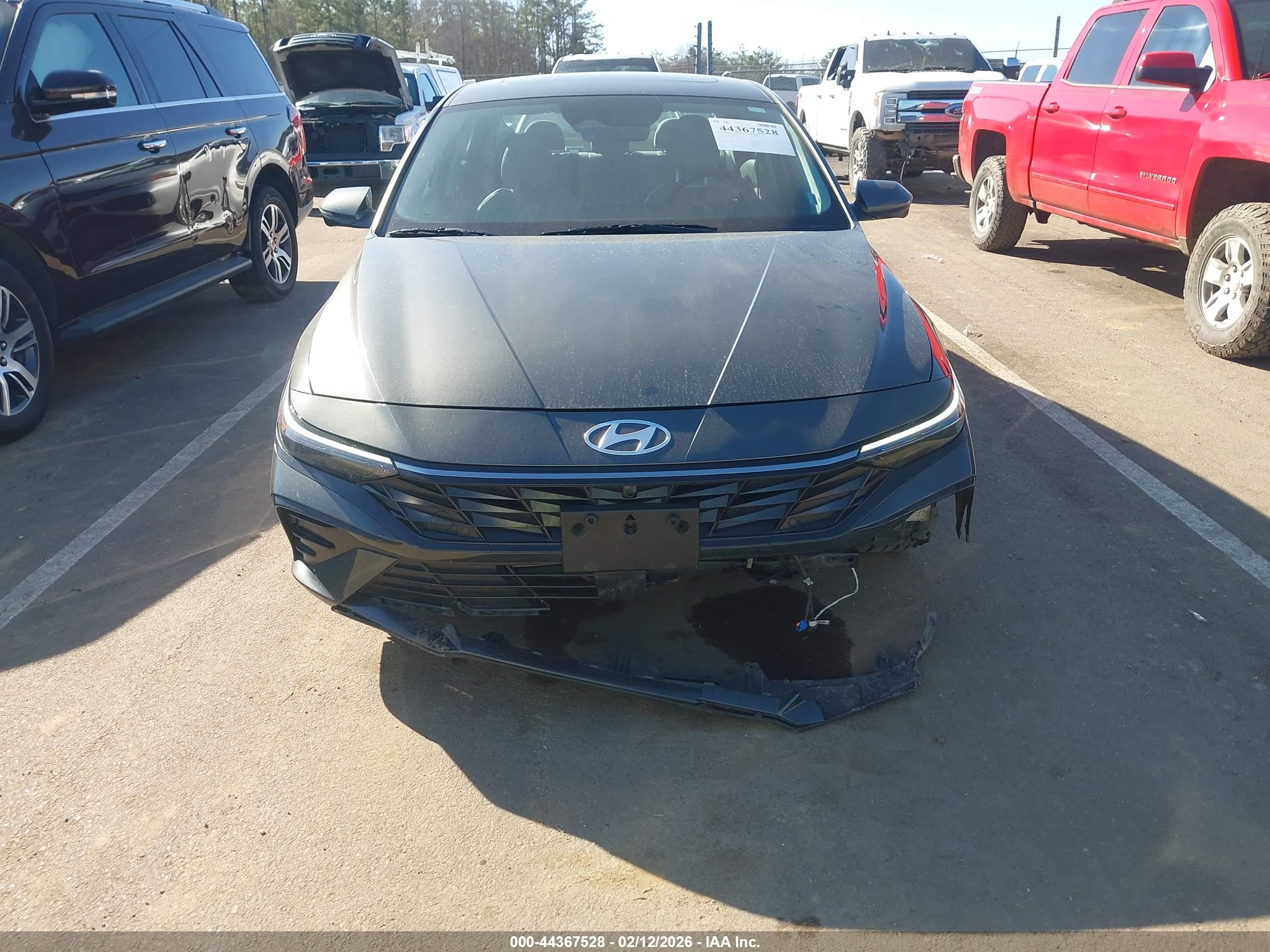 HYUNDAI ELANTRA image 6