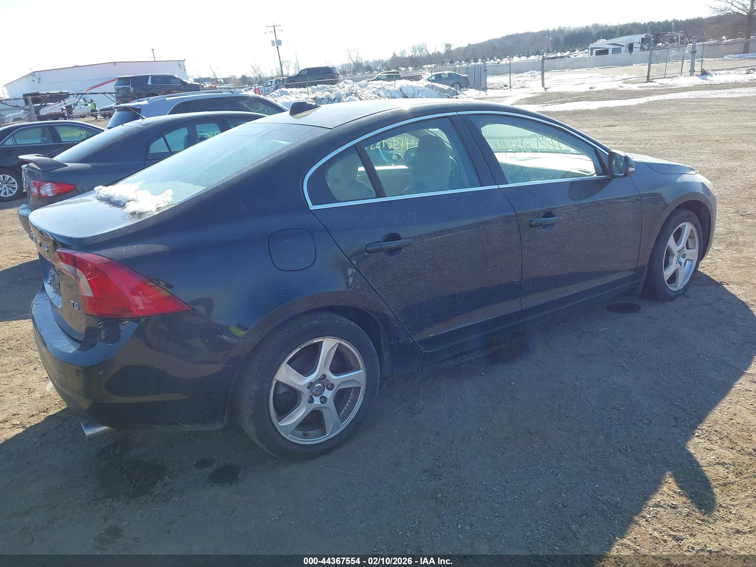 VOLVO S60 image 4