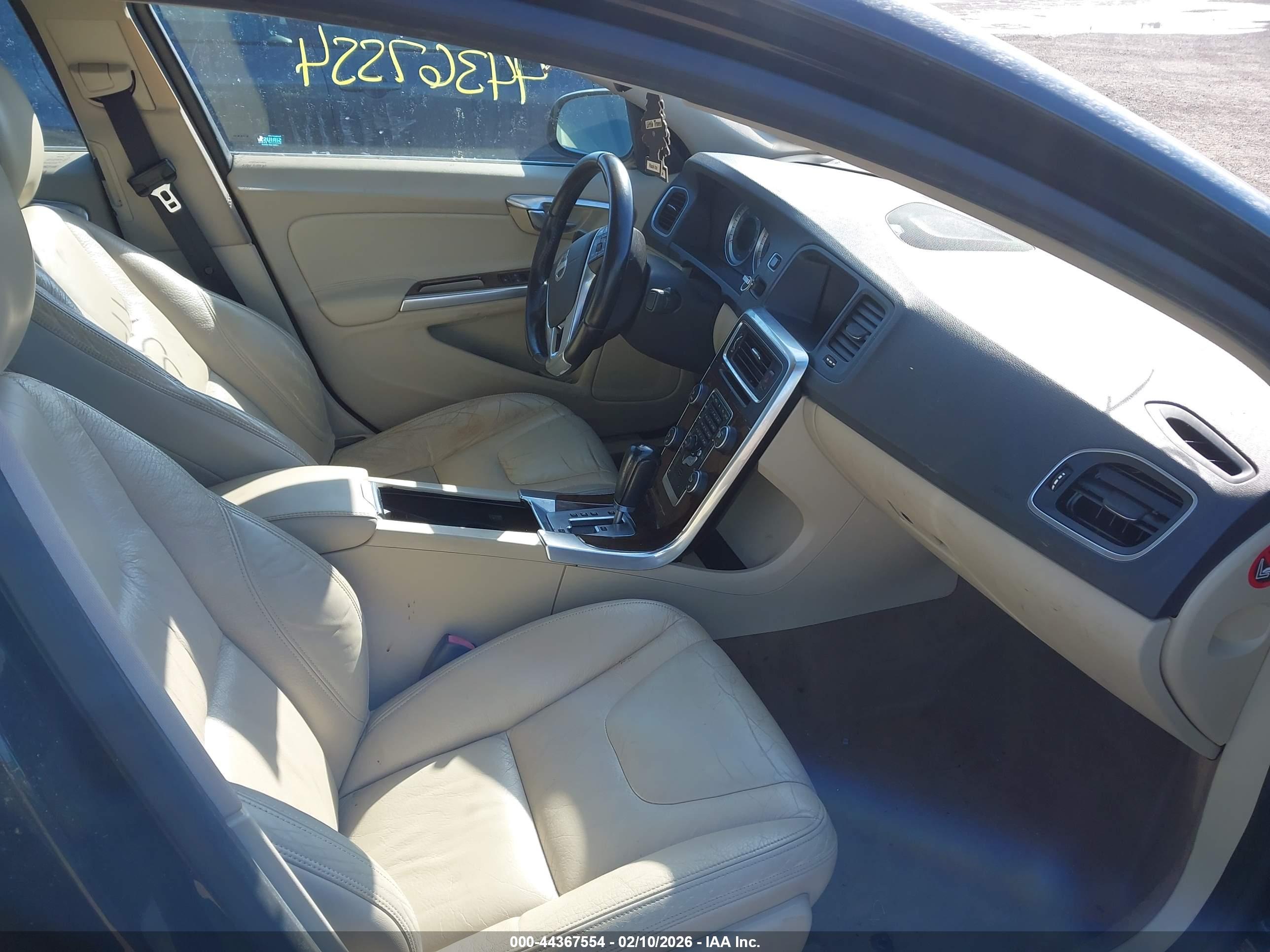 VOLVO S60 image 5