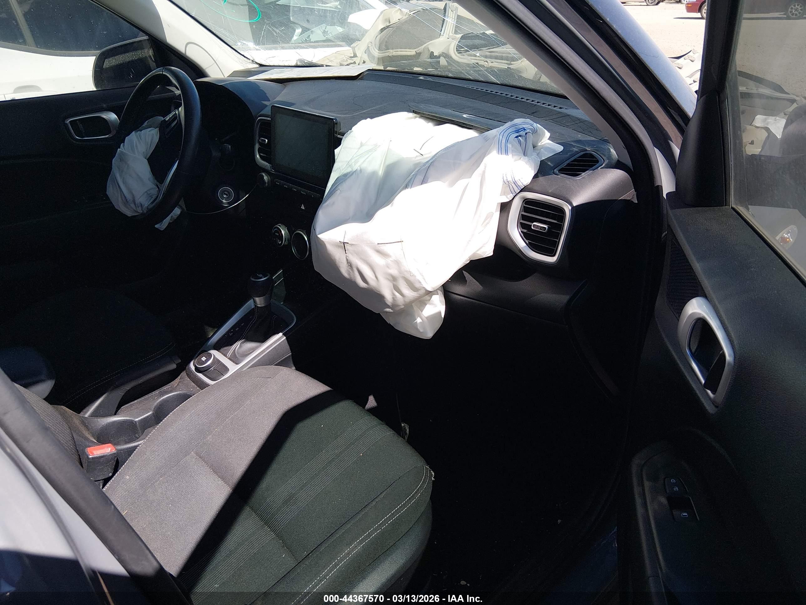 HYUNDAI VENUE image 5