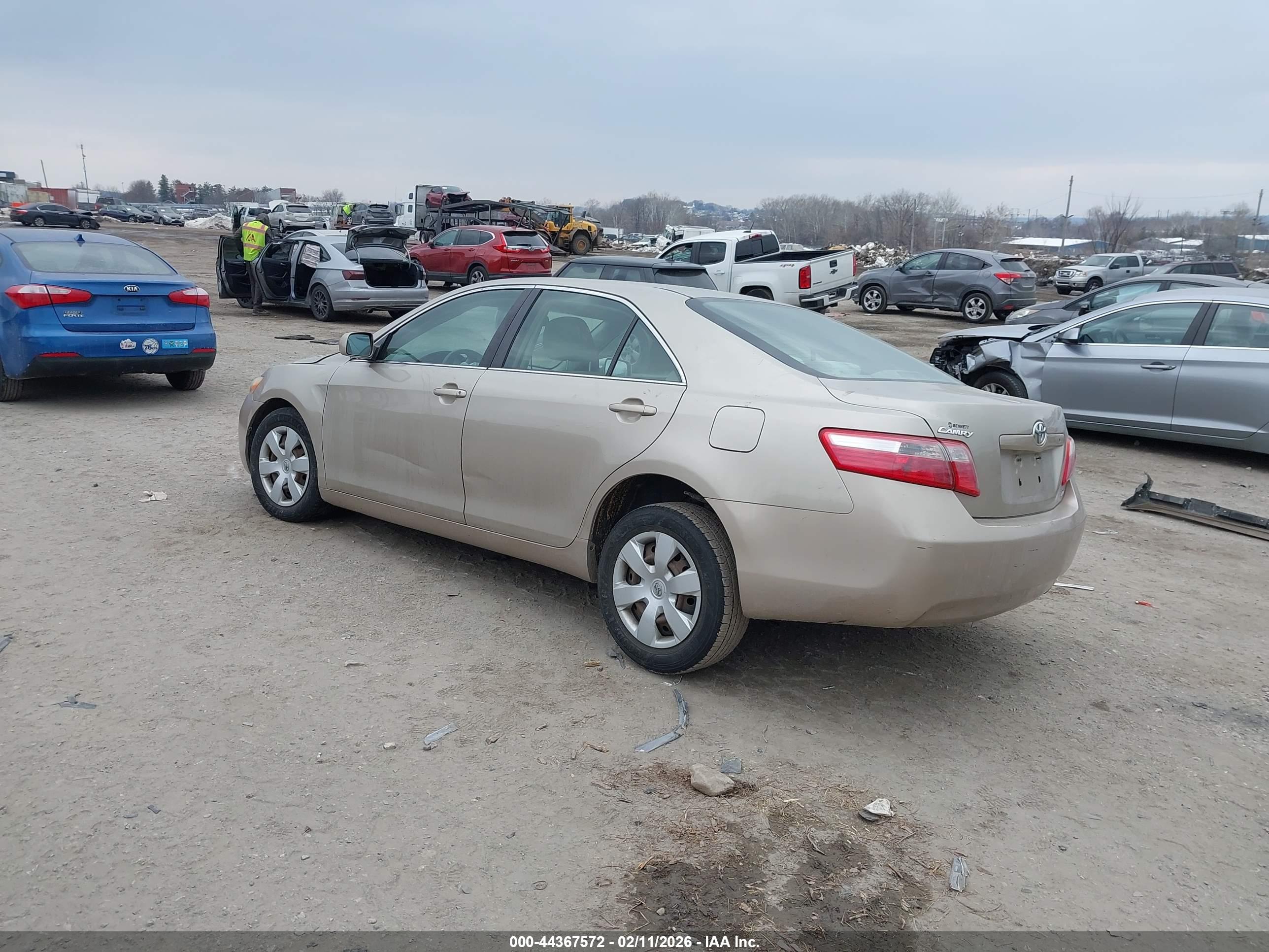 TOYOTA CAMRY image 3