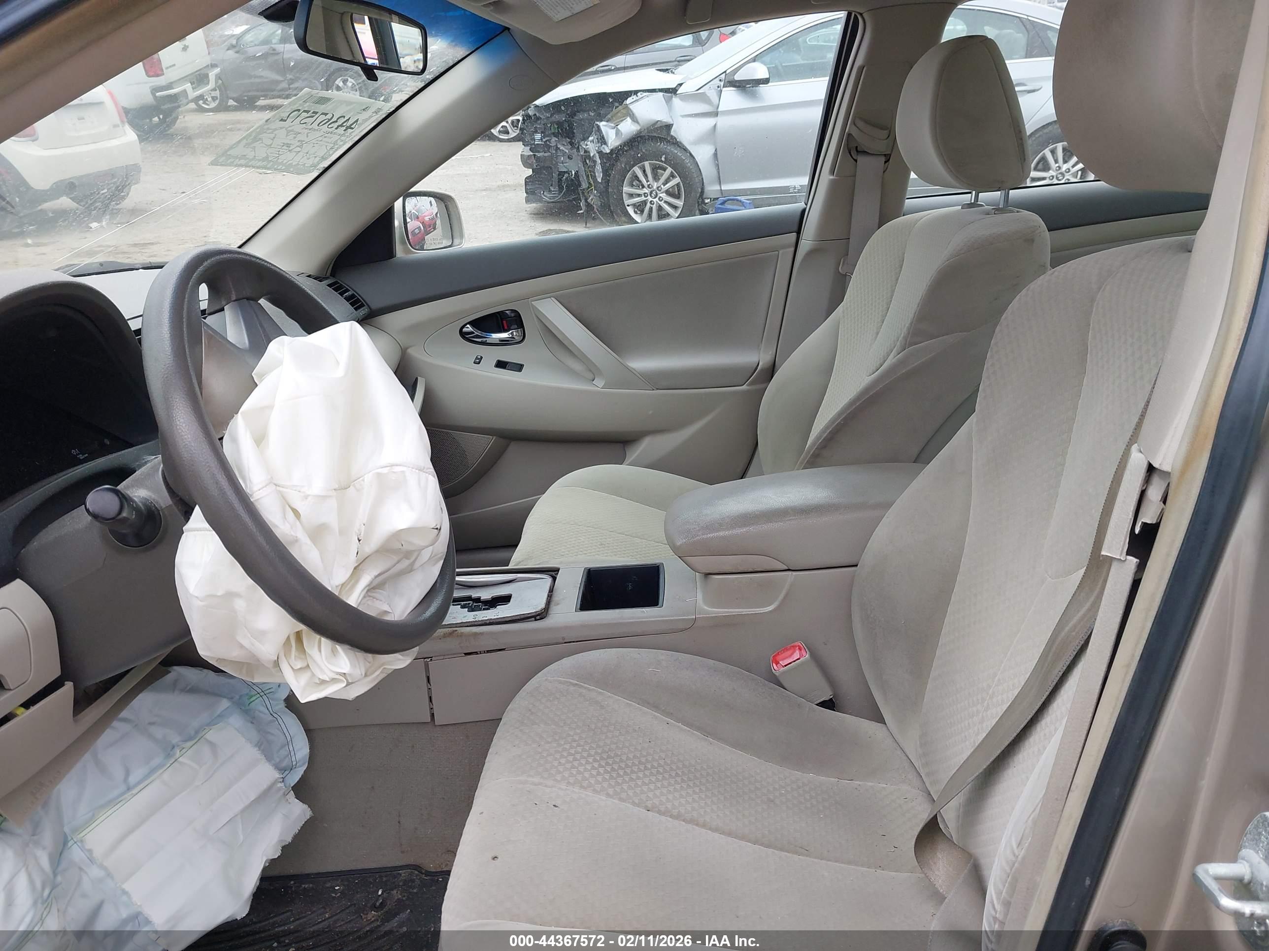 TOYOTA CAMRY image 5