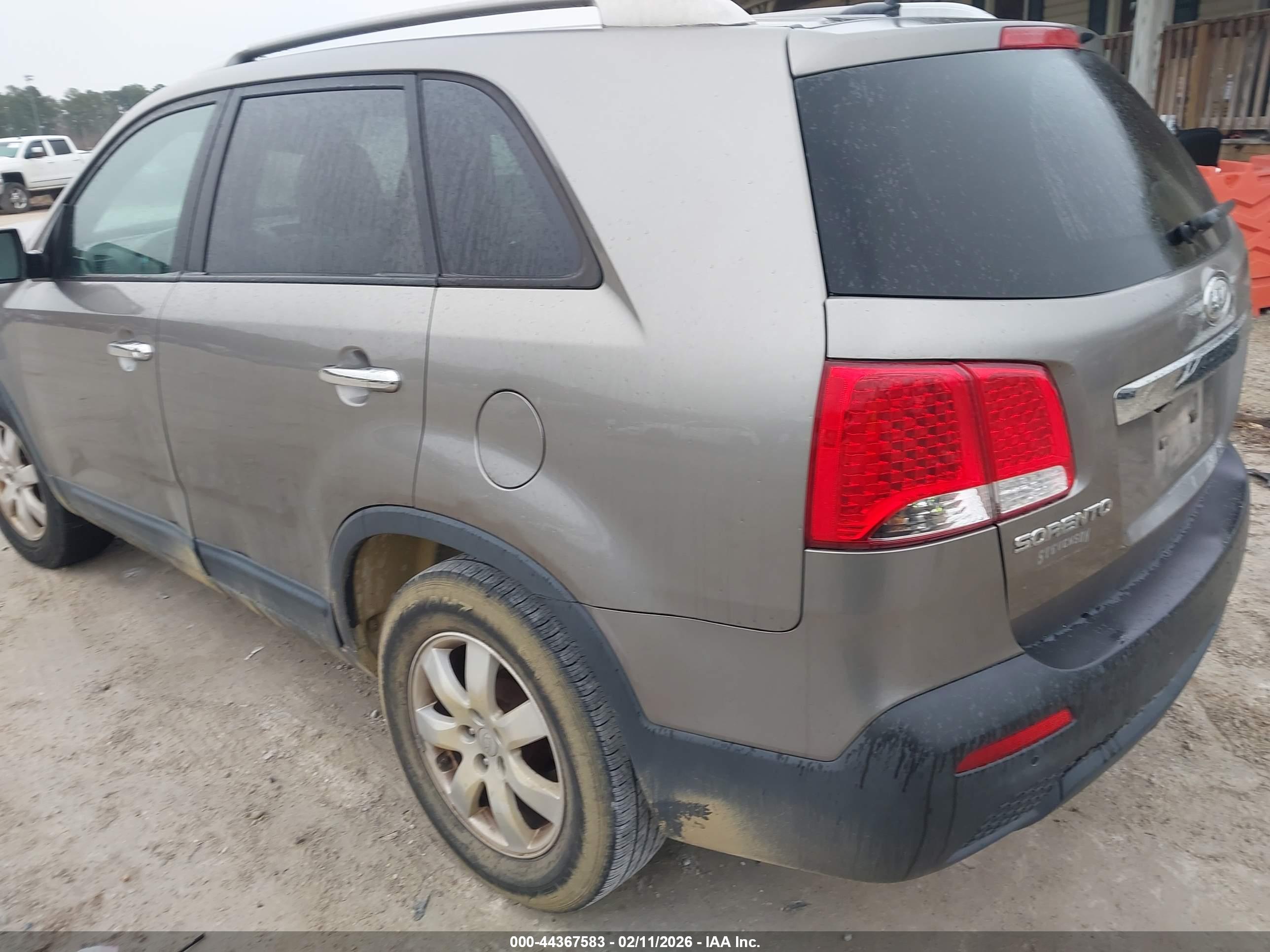 KIA SORENTO image 3