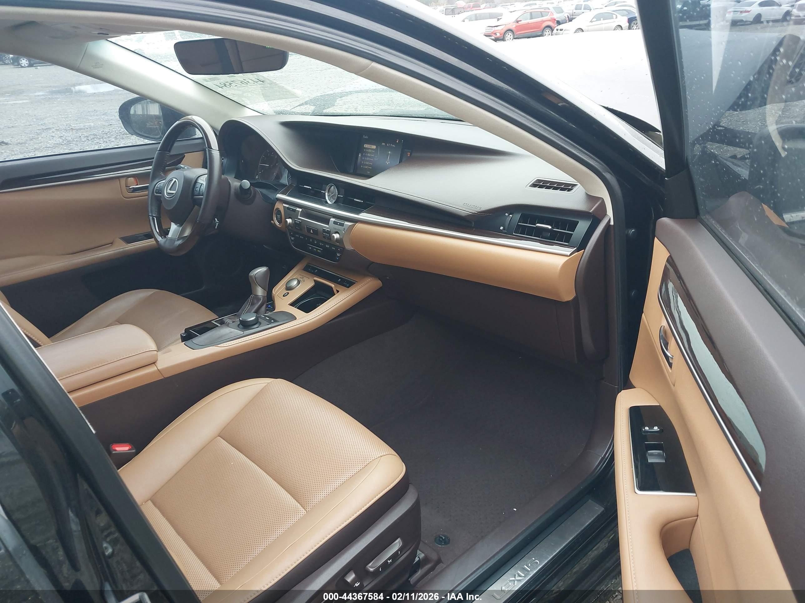 LEXUS ES image 5