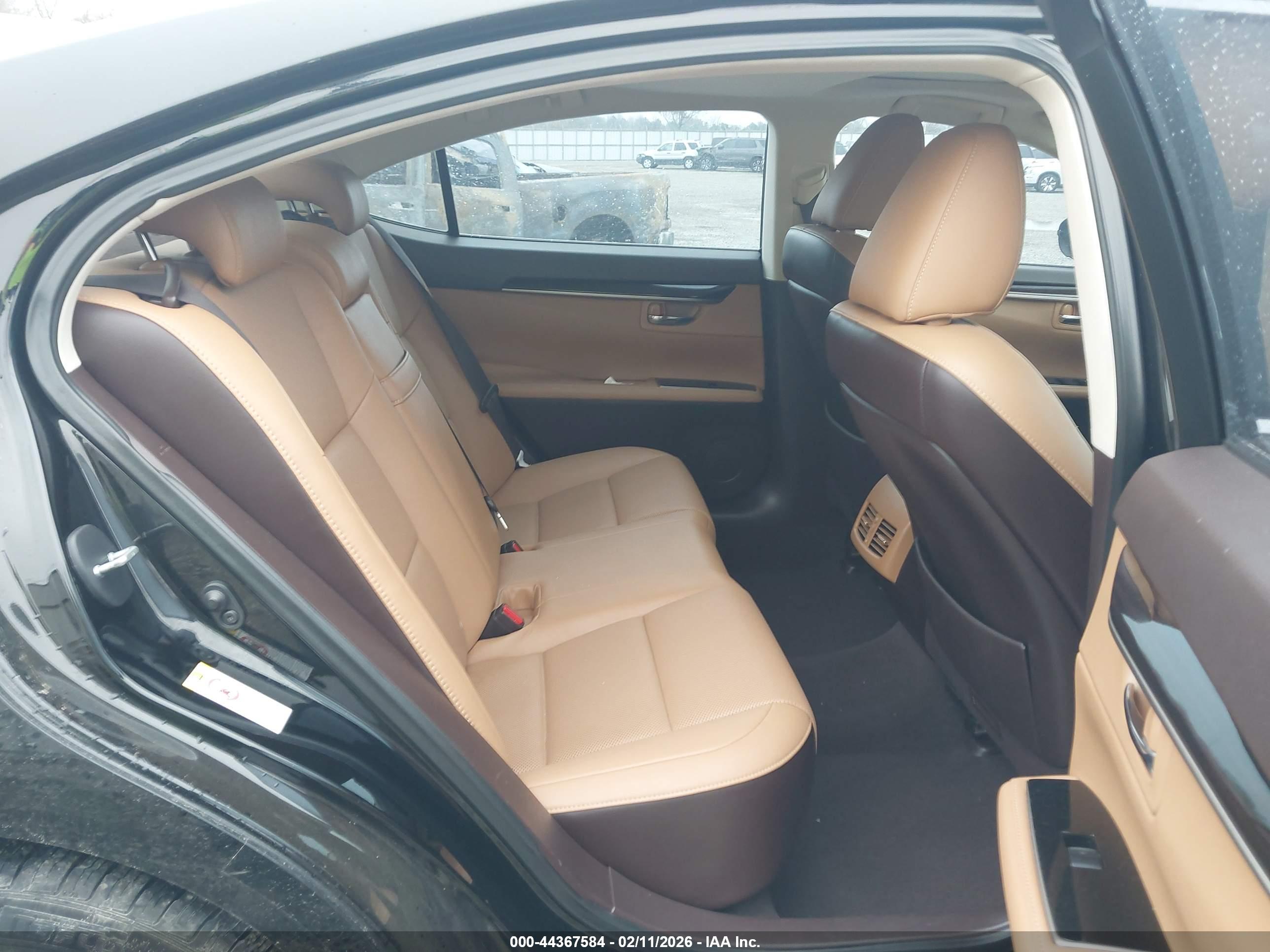 LEXUS ES image 8
