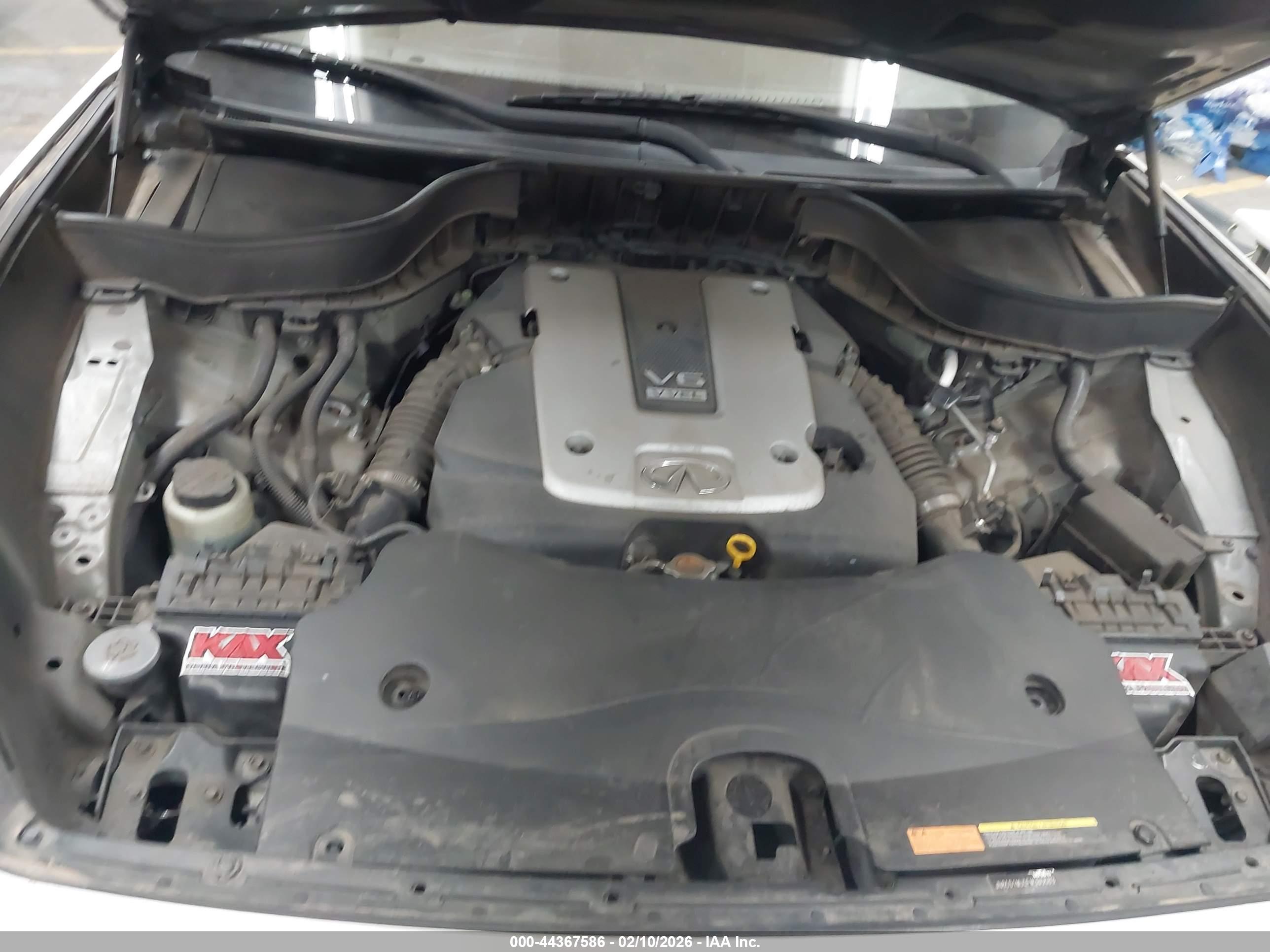 INFINITI QX70 image 10