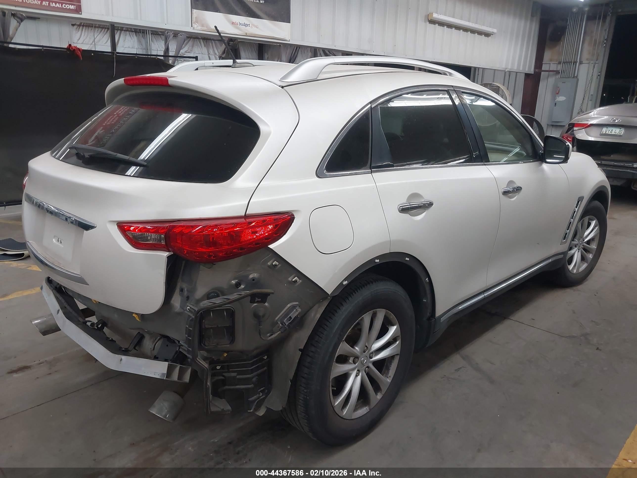 INFINITI QX70 image 4