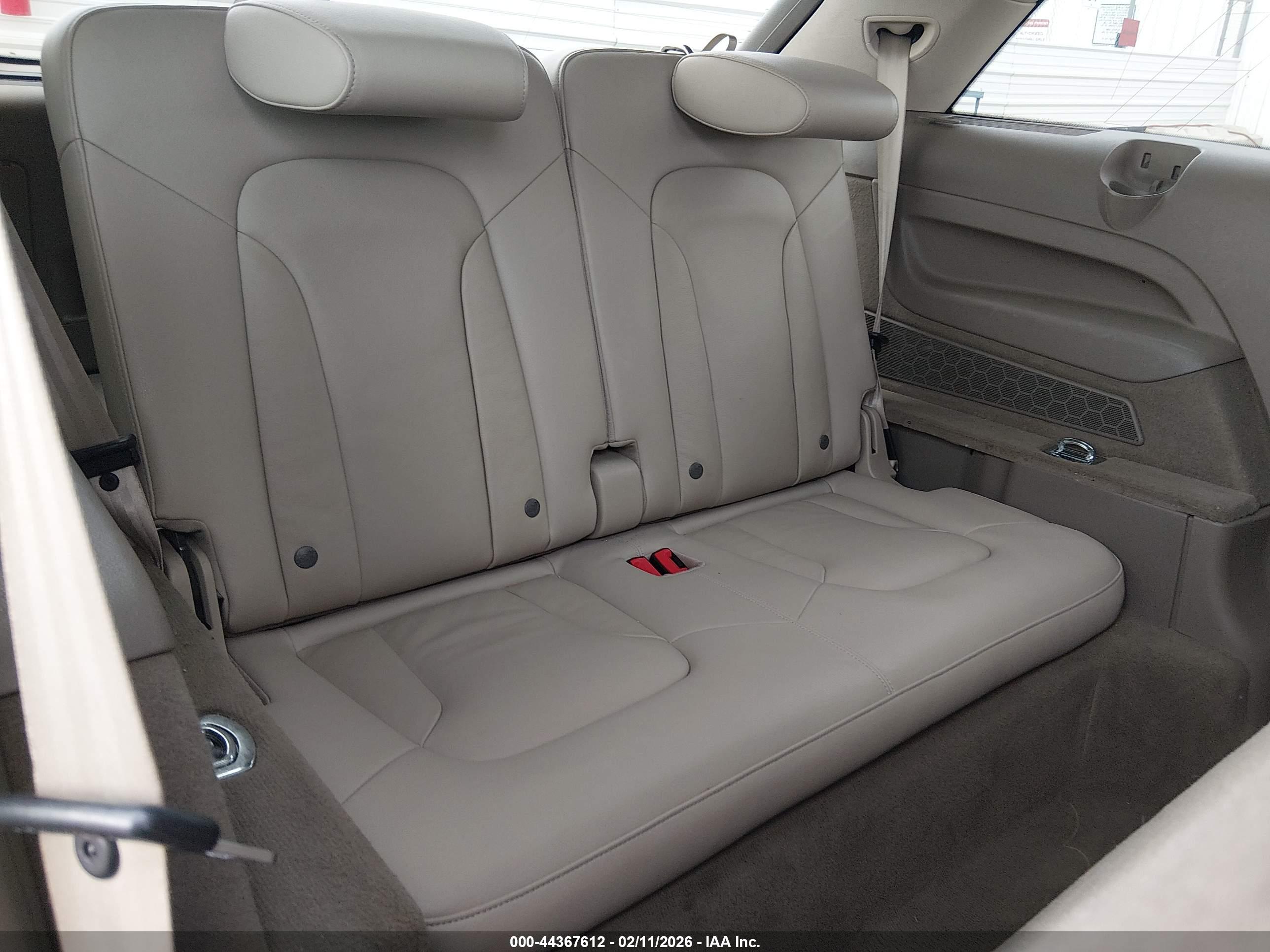 AUDI Q7 image 8