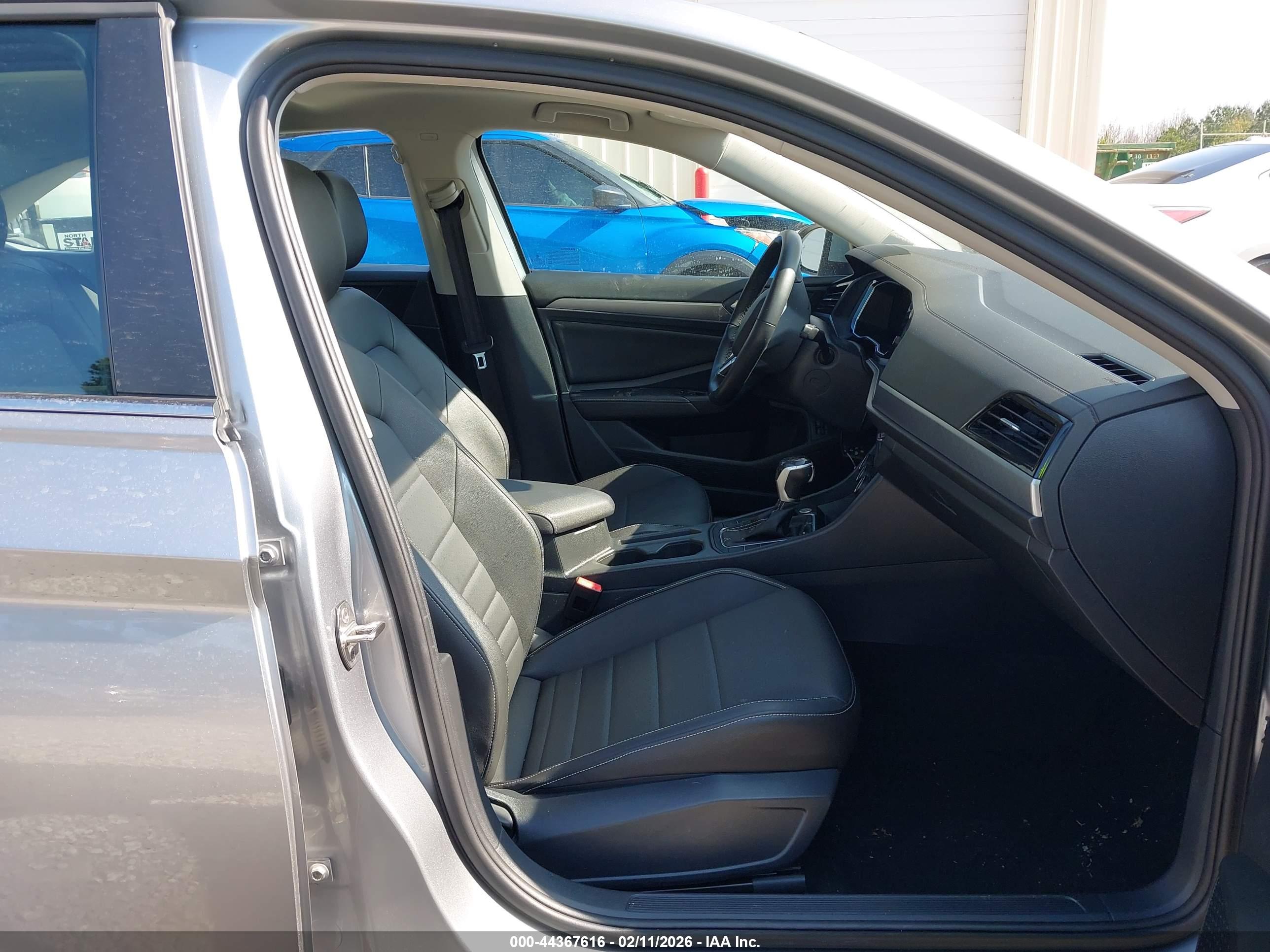 VOLKSWAGEN JETTA image 5