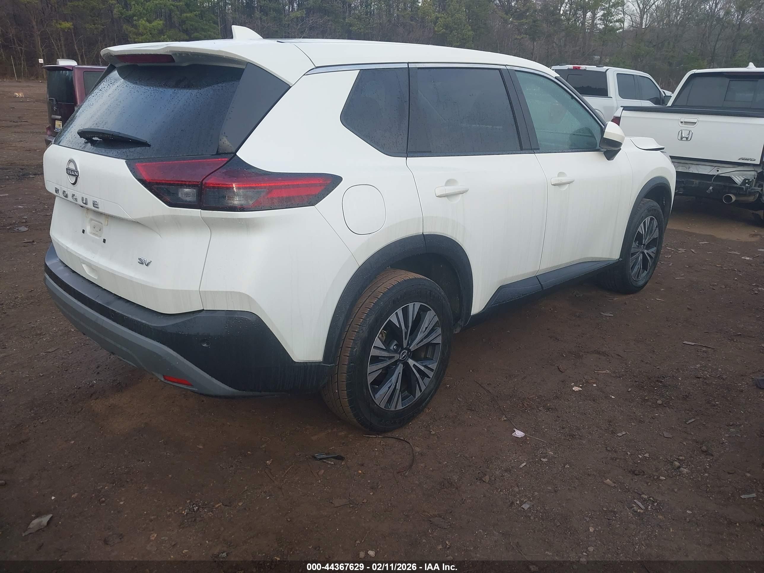 NISSAN ROGUE image 4