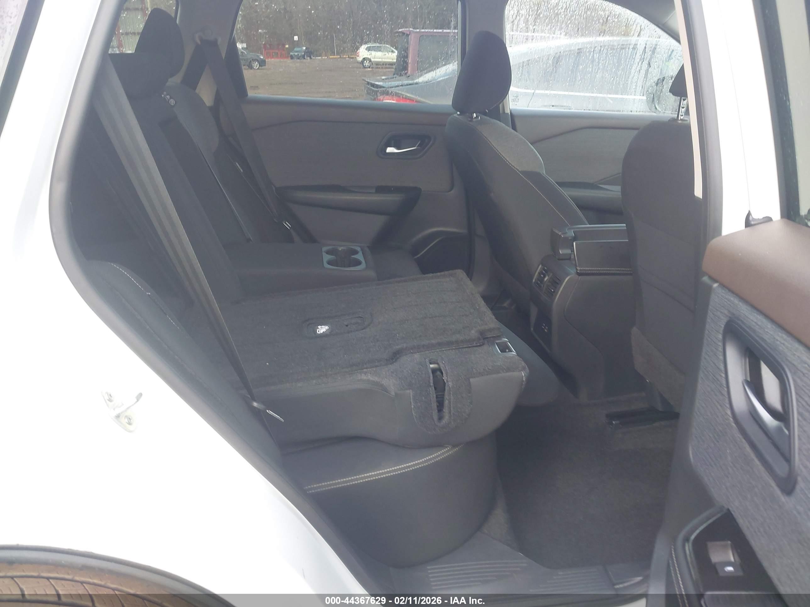 NISSAN ROGUE image 8