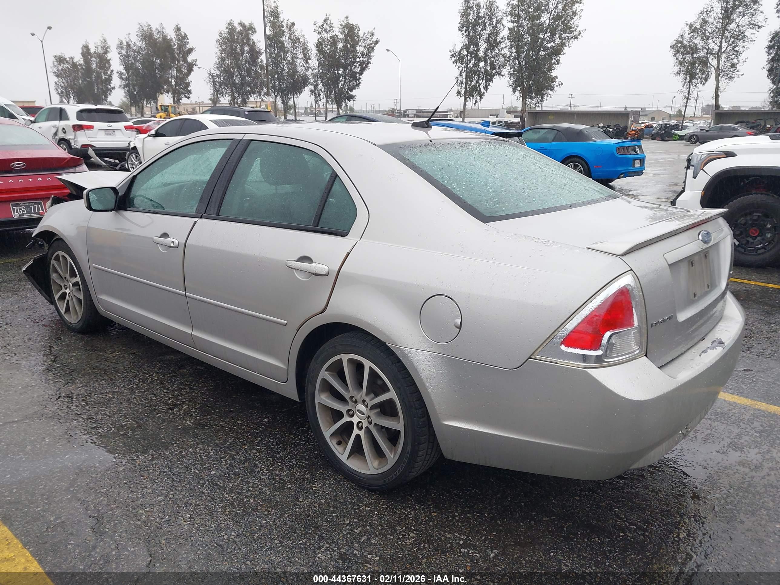 FORD FUSION image 3