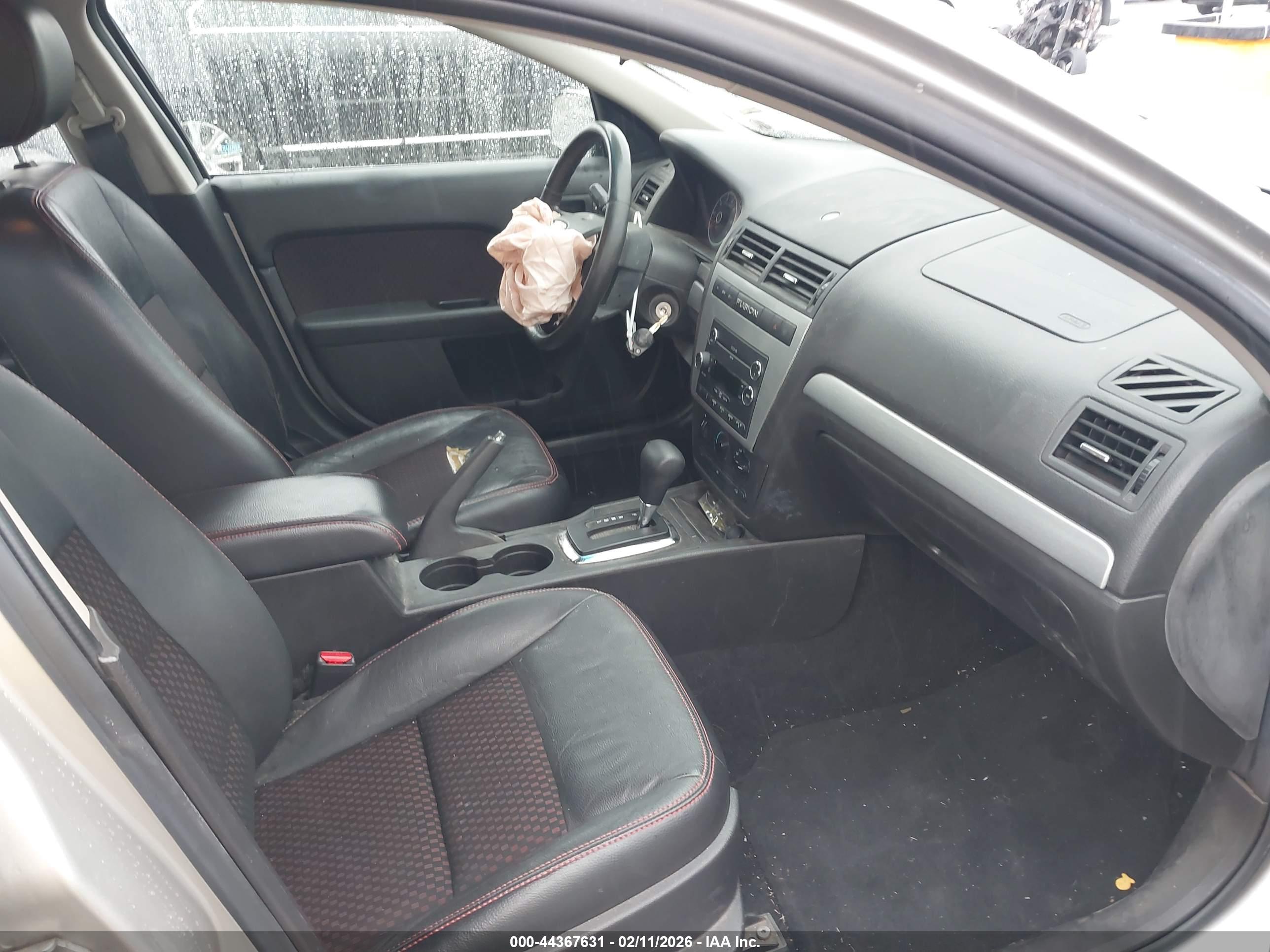 FORD FUSION image 5