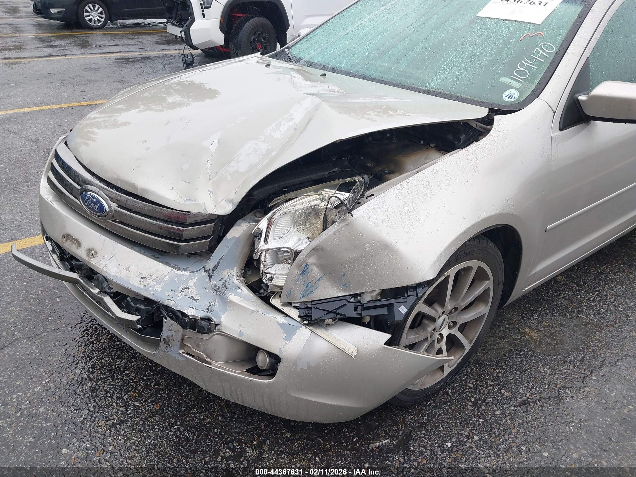 FORD FUSION image 6