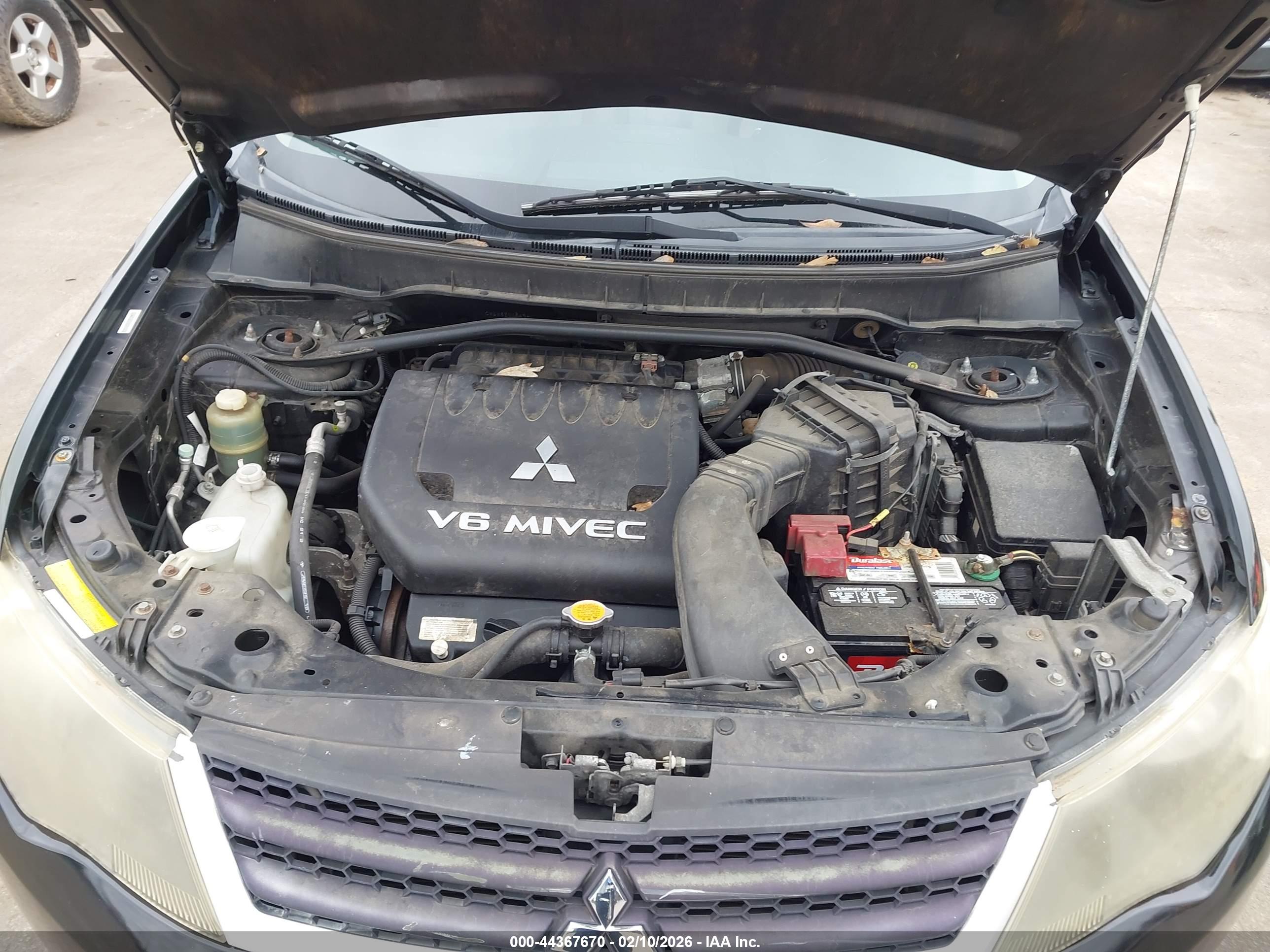 MITSUBISHI OUTLANDER image 10