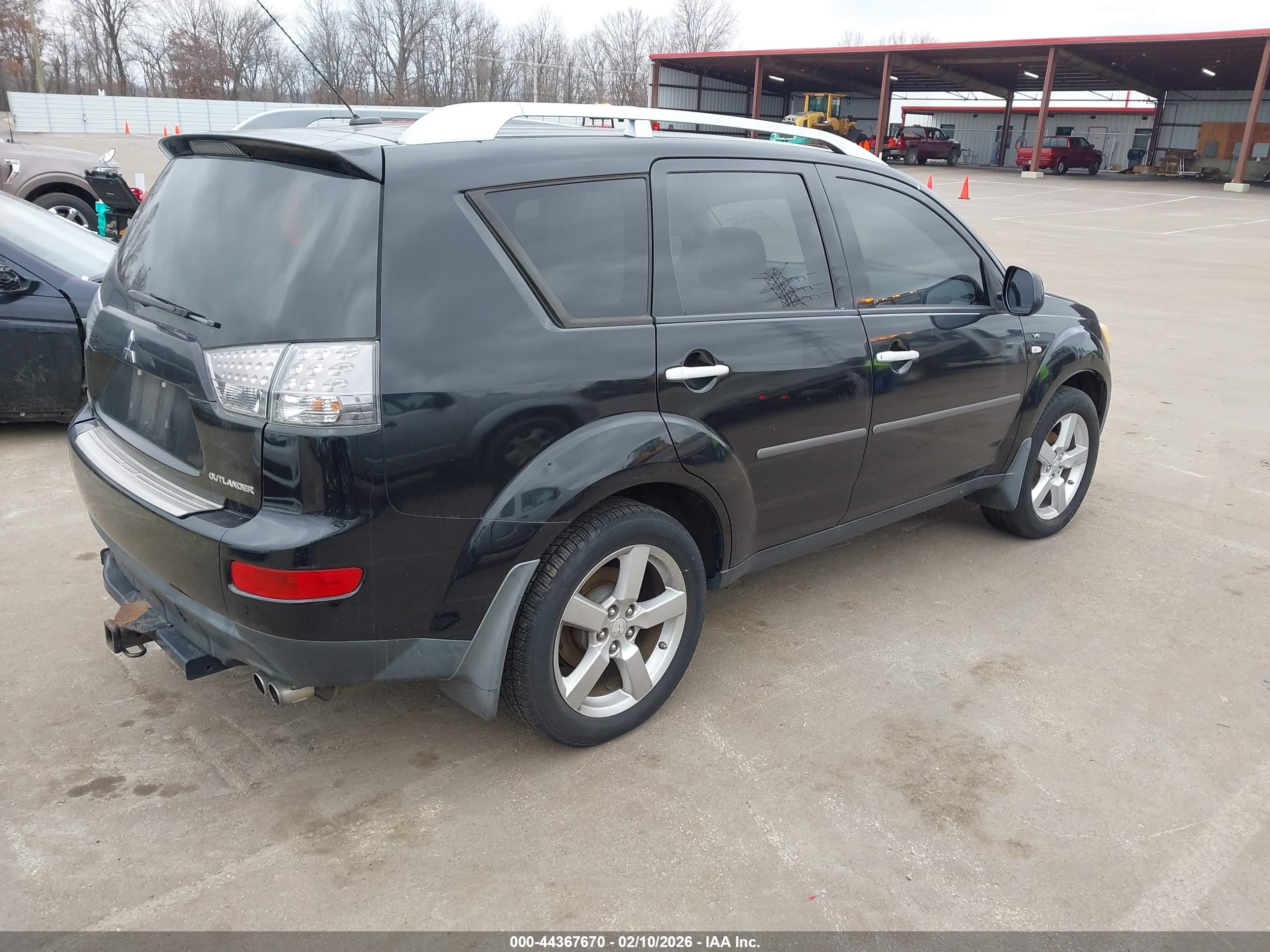 MITSUBISHI OUTLANDER image 4