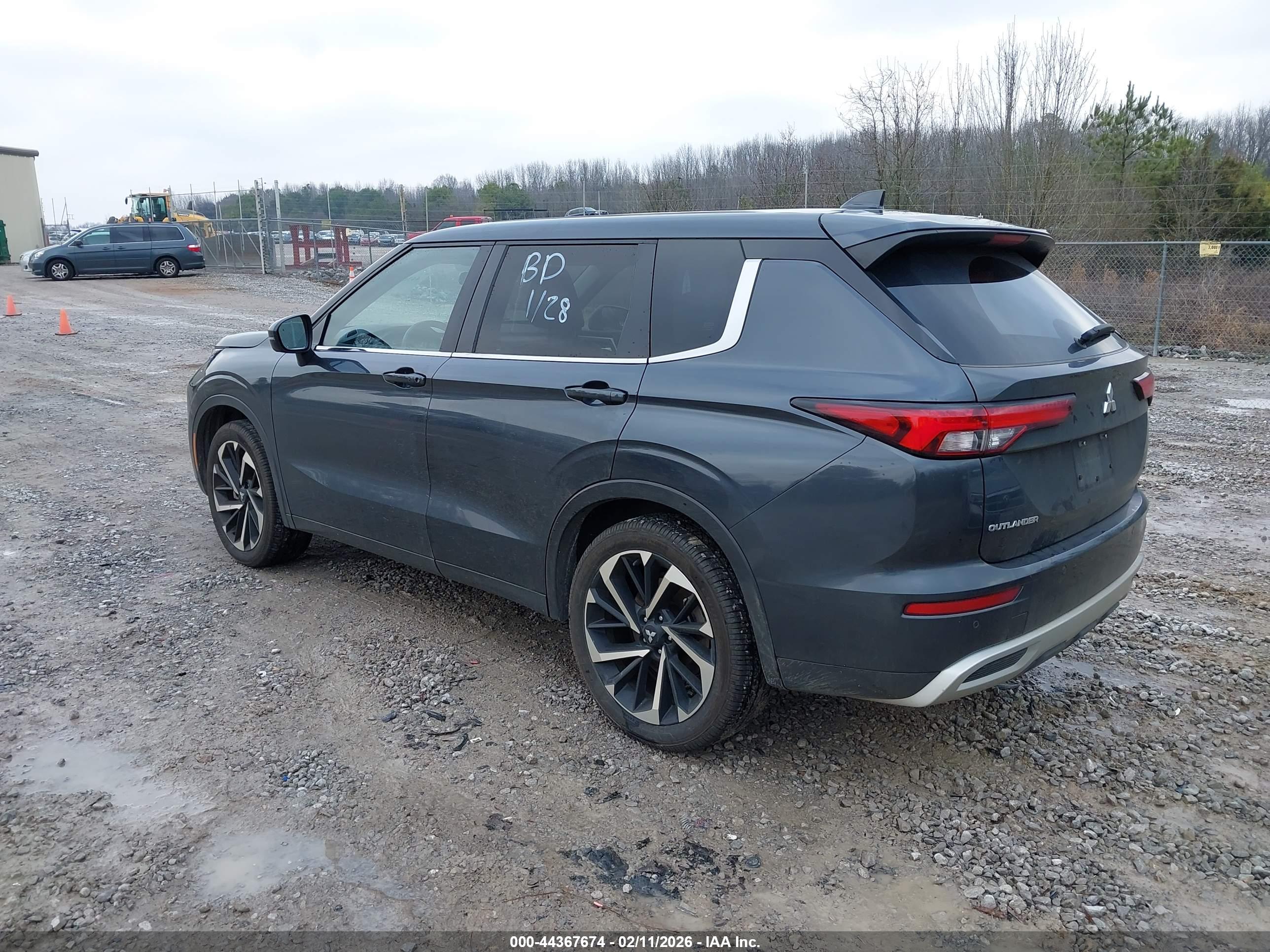 MITSUBISHI OUTLANDER image 3