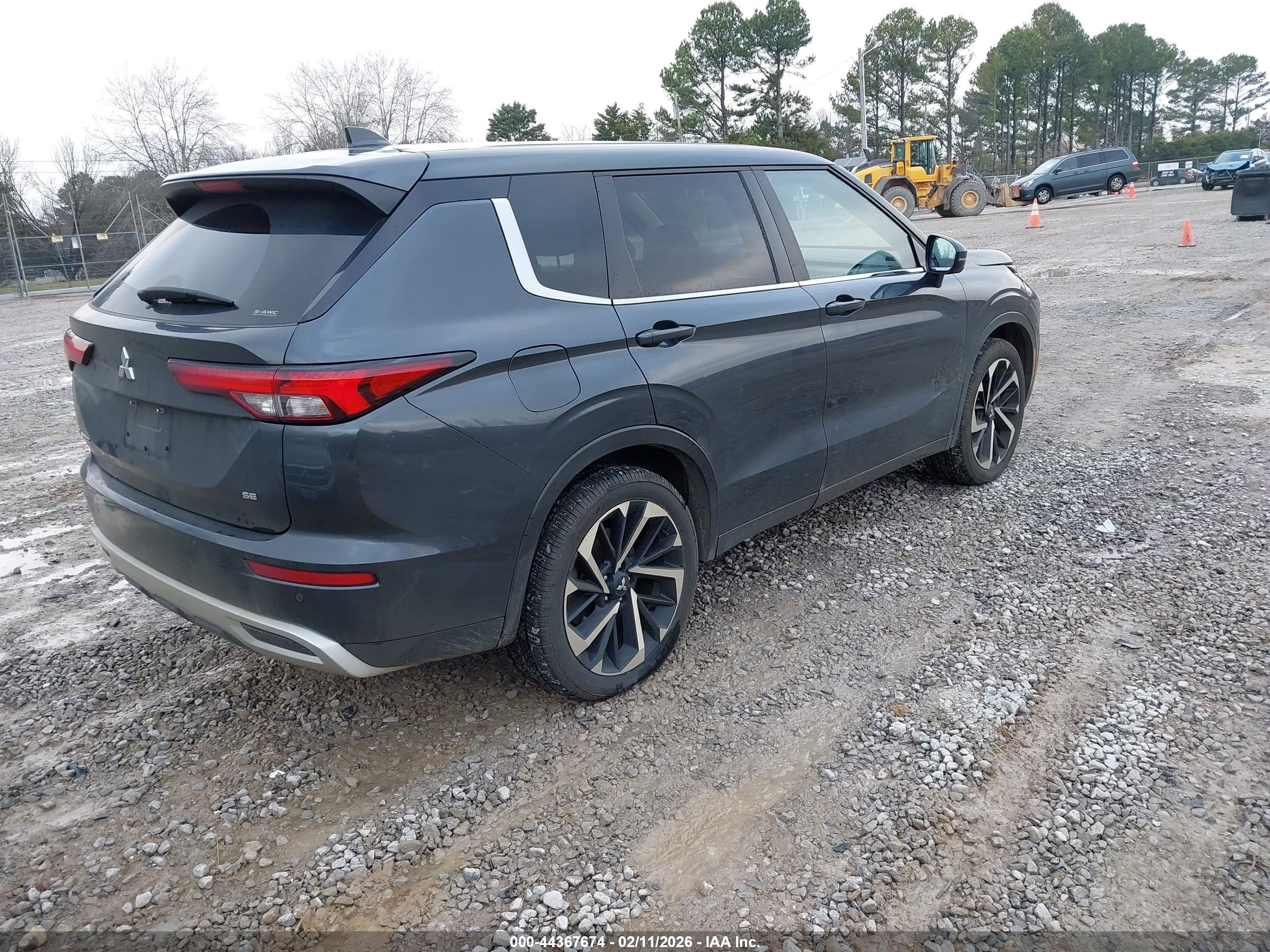 MITSUBISHI OUTLANDER image 4
